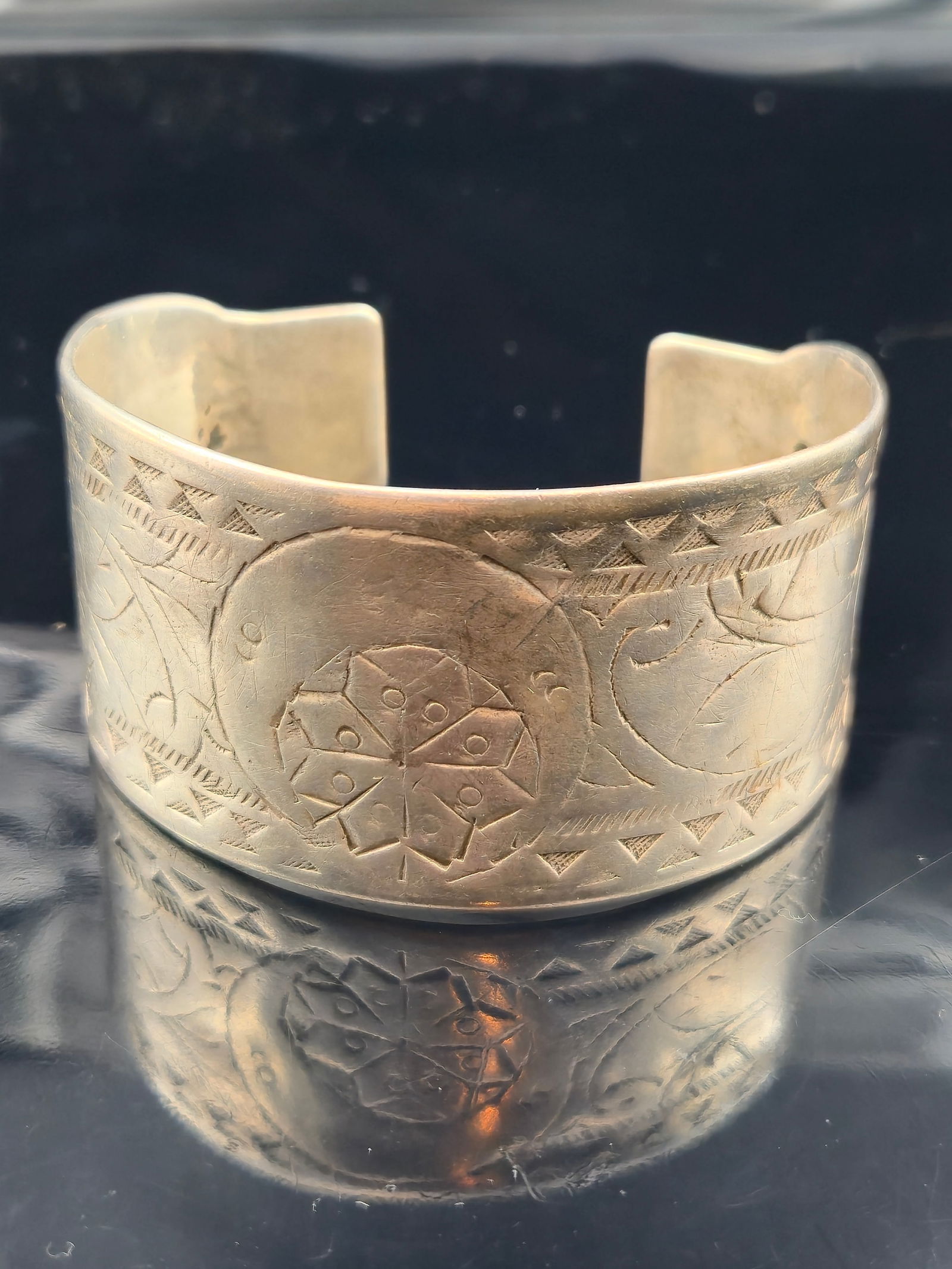54.9g Vintage Mexican Sterling Silver Engraved Cuff Bracelet, Mid-20th C. (1 of 7)
