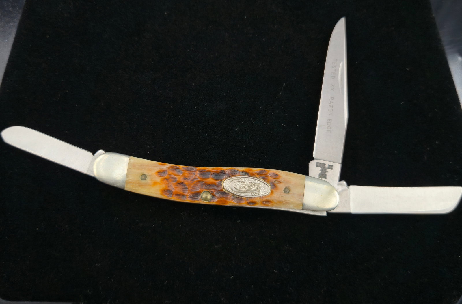 1972 Case XX USA 6318HP Stockman Jigged Bone Pocket Knife (3-Blade): Case XX USA Stockman pocket knife, pattern 6318HP, dated 1972 (8-dot tang stamp). Measures approx. 4" closed. Features three blades: clip, sheepfoot, and spey, with “TESTED XX RAZOR EDGE” etch