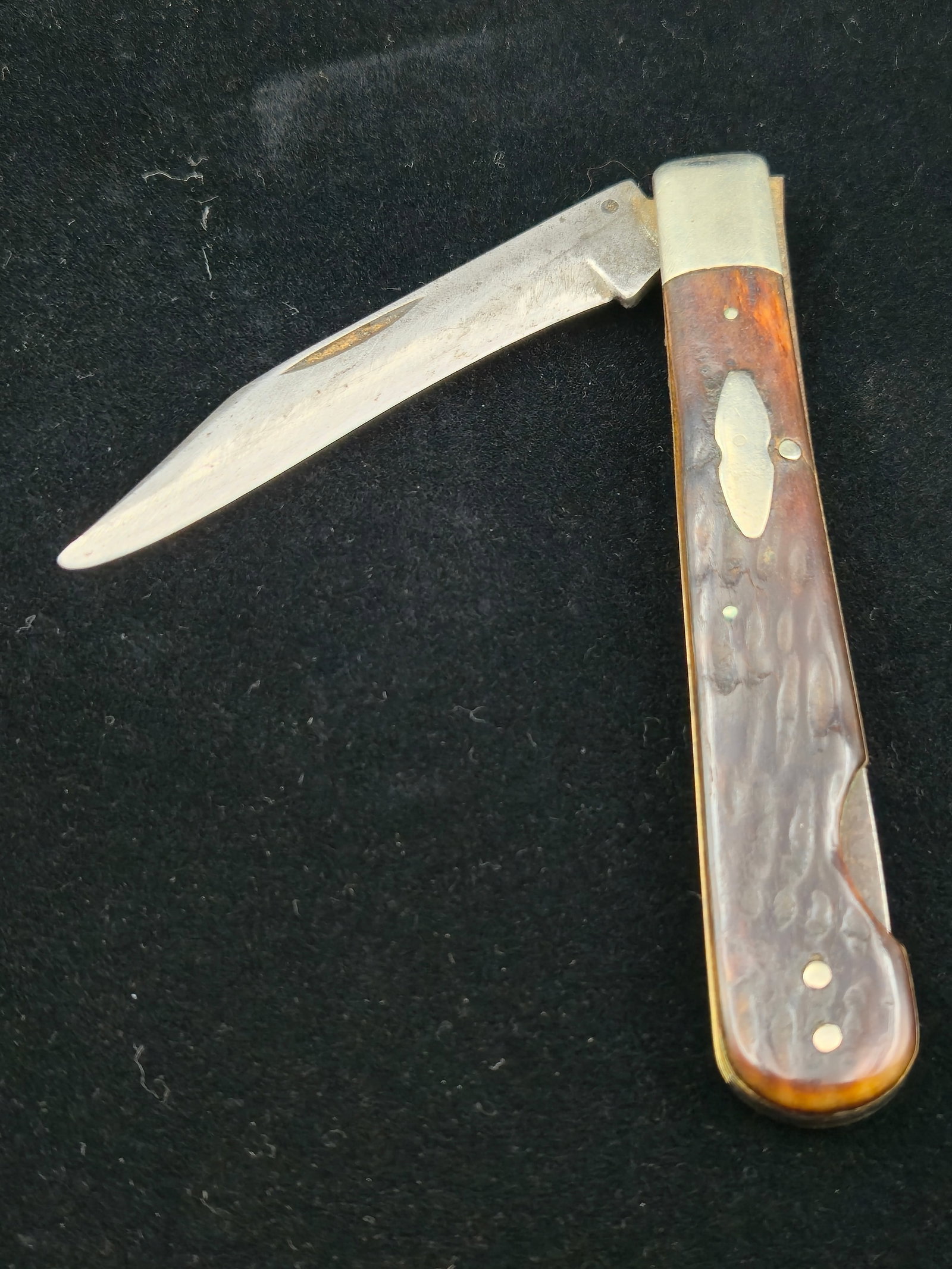 Vintage Jigged Bone Jack Knife, Clip Point Blade, Nickel Silver Bolsters: Vintage single-blade jack knife featuring a clip point blade, jigged bone handles, nickel silver bolsters, and plain Federal-style shield. Blade shows patina, sharpening wear, and light pitting, with
