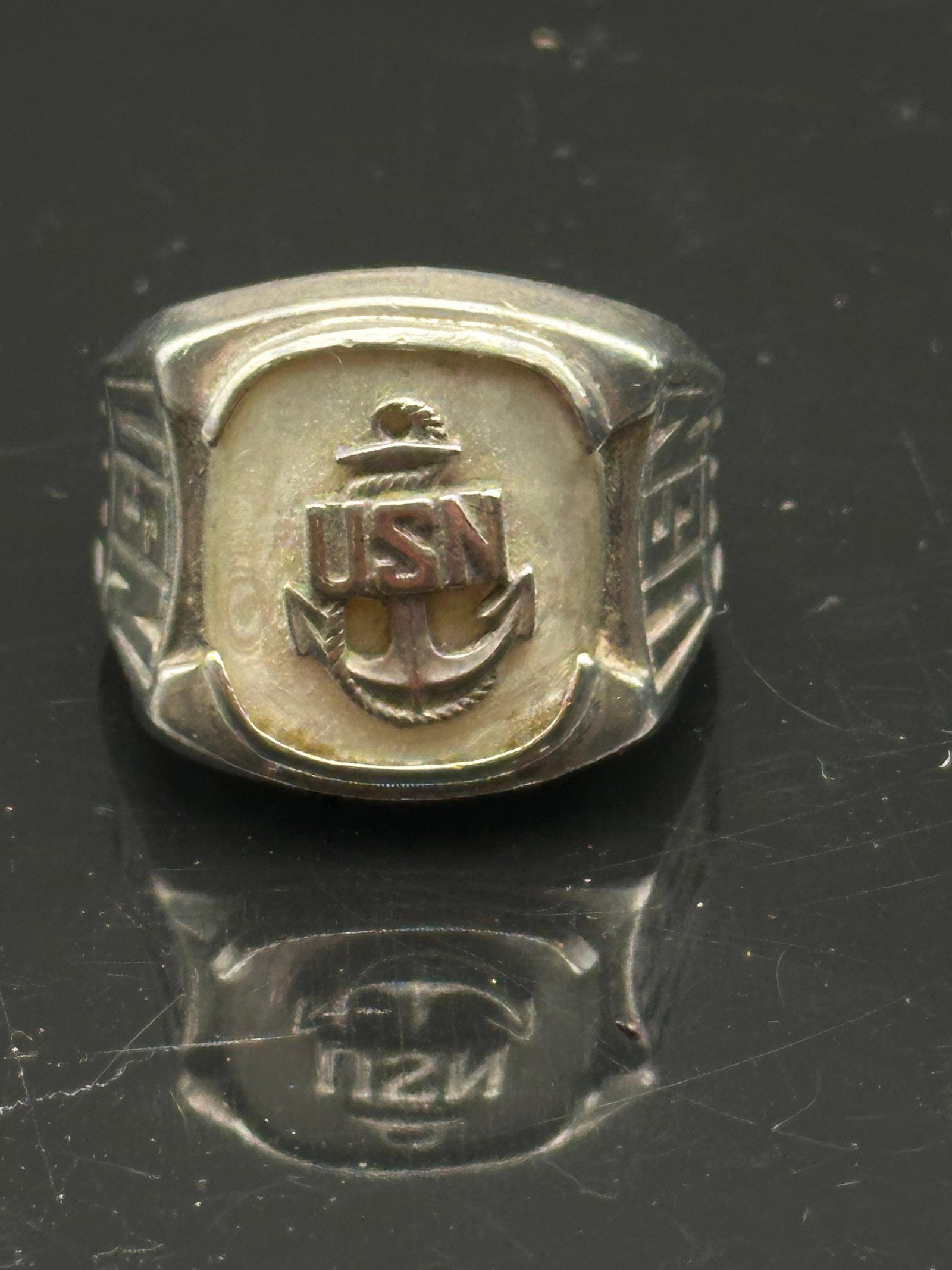 Vintage US Navy Sterling Silver Mother of Pearl Ring (1 of 8)