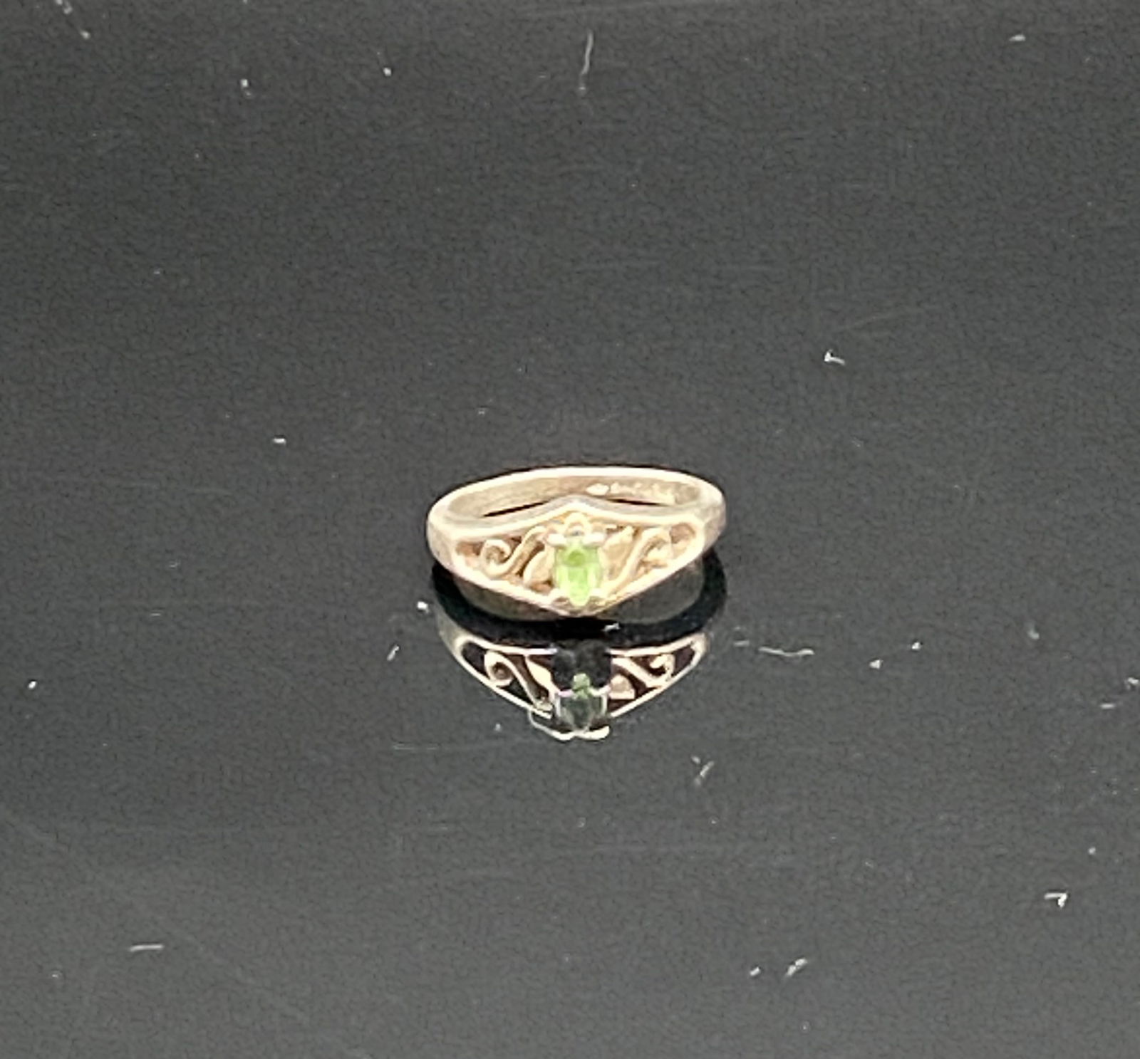 Silver Green Peridot-Style Ring (1 of 6)