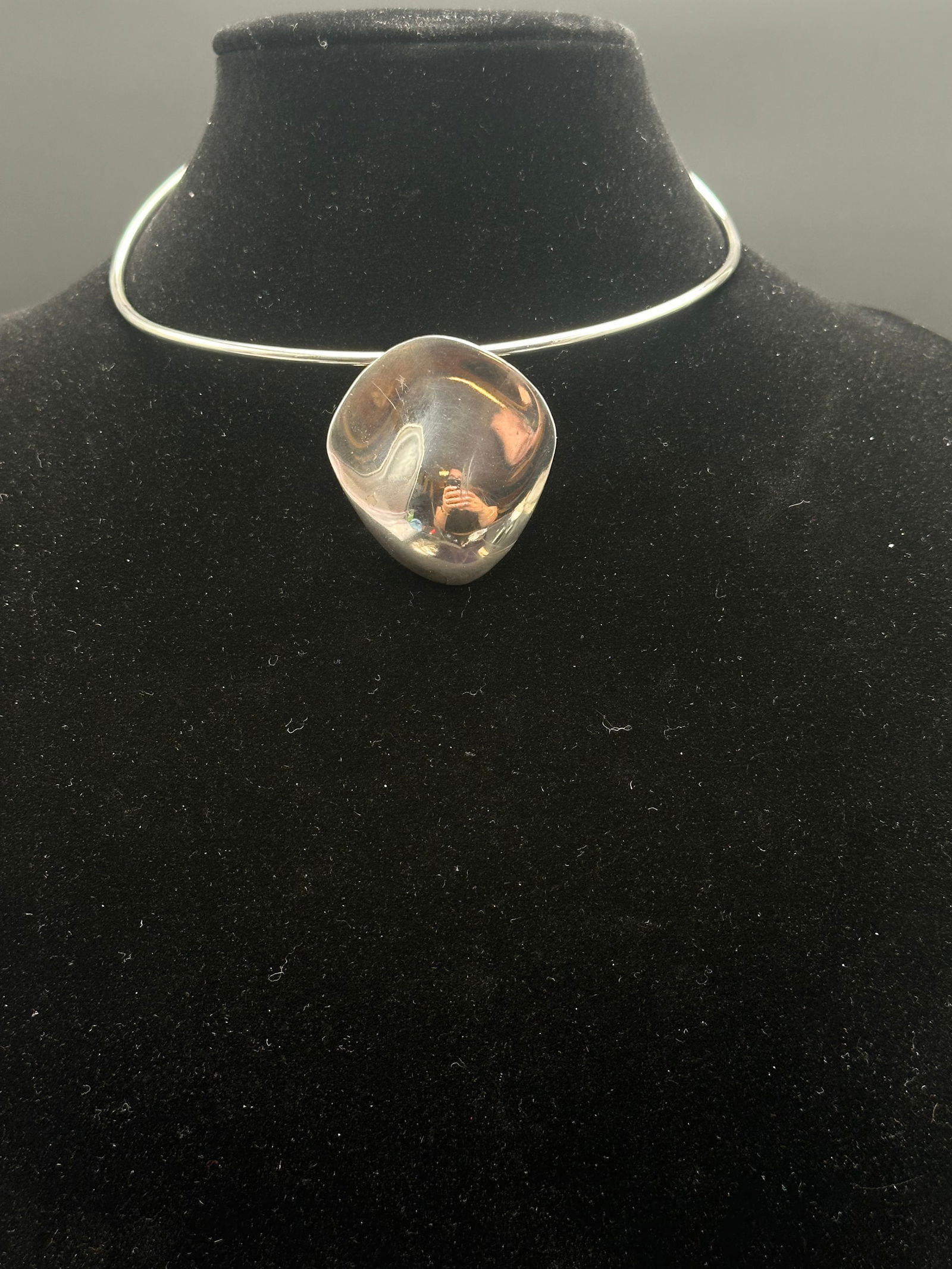 Mexican Sterling Silver Modernist Collar Necklace, Taxco TC-89: Bold sterling silver collar necklace featuring a sculptural abstract pendant with a smooth, fluid form. The pendant rests on a rigid silver choker, creating a sleek modernist look. Stamped 925 Mexico