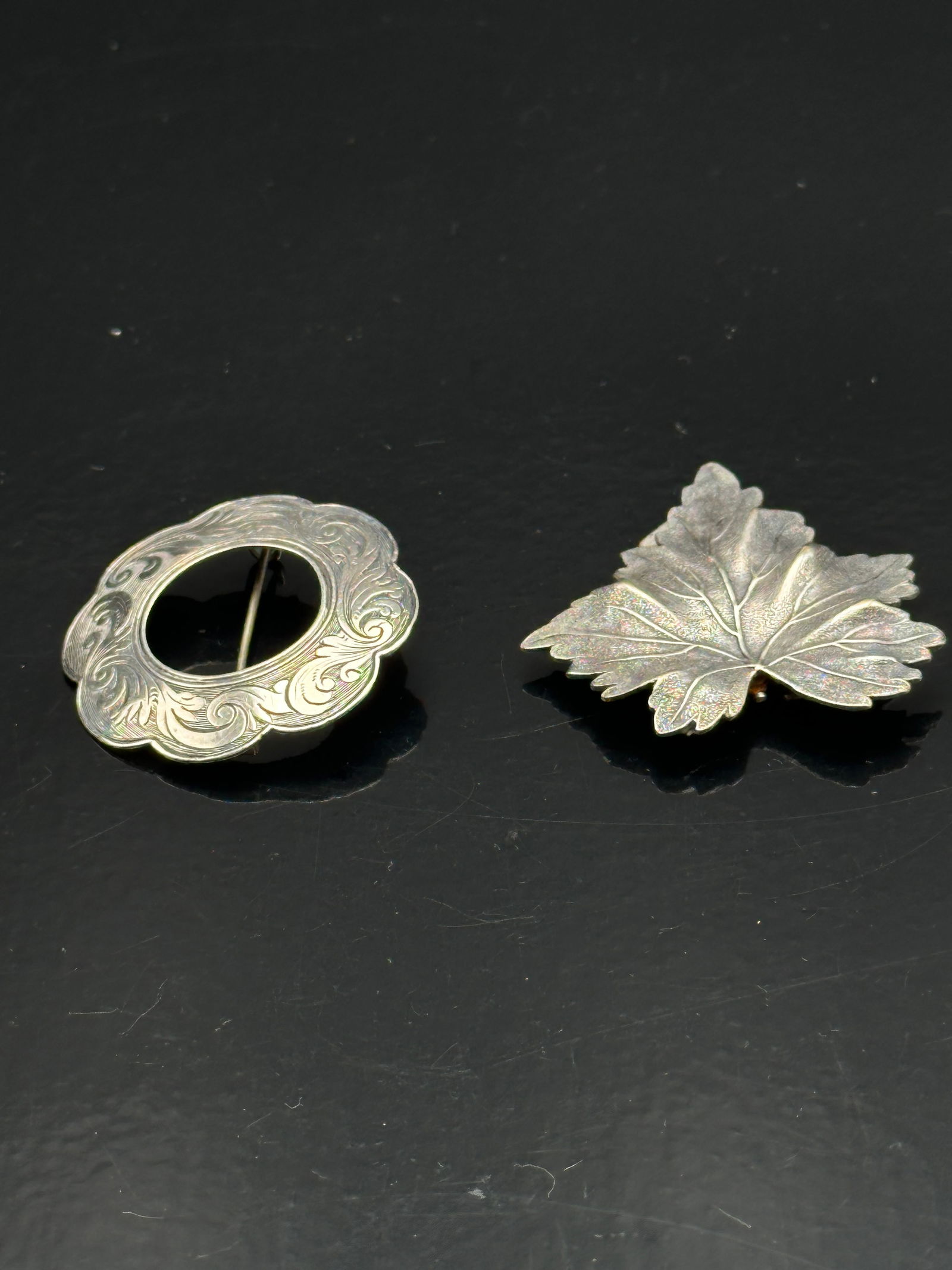 Vintage Sterling Silver Brooch Pair – Engraved Circle & Leaf Design (L.A Maker’s Mark, Patent (1 of 8)