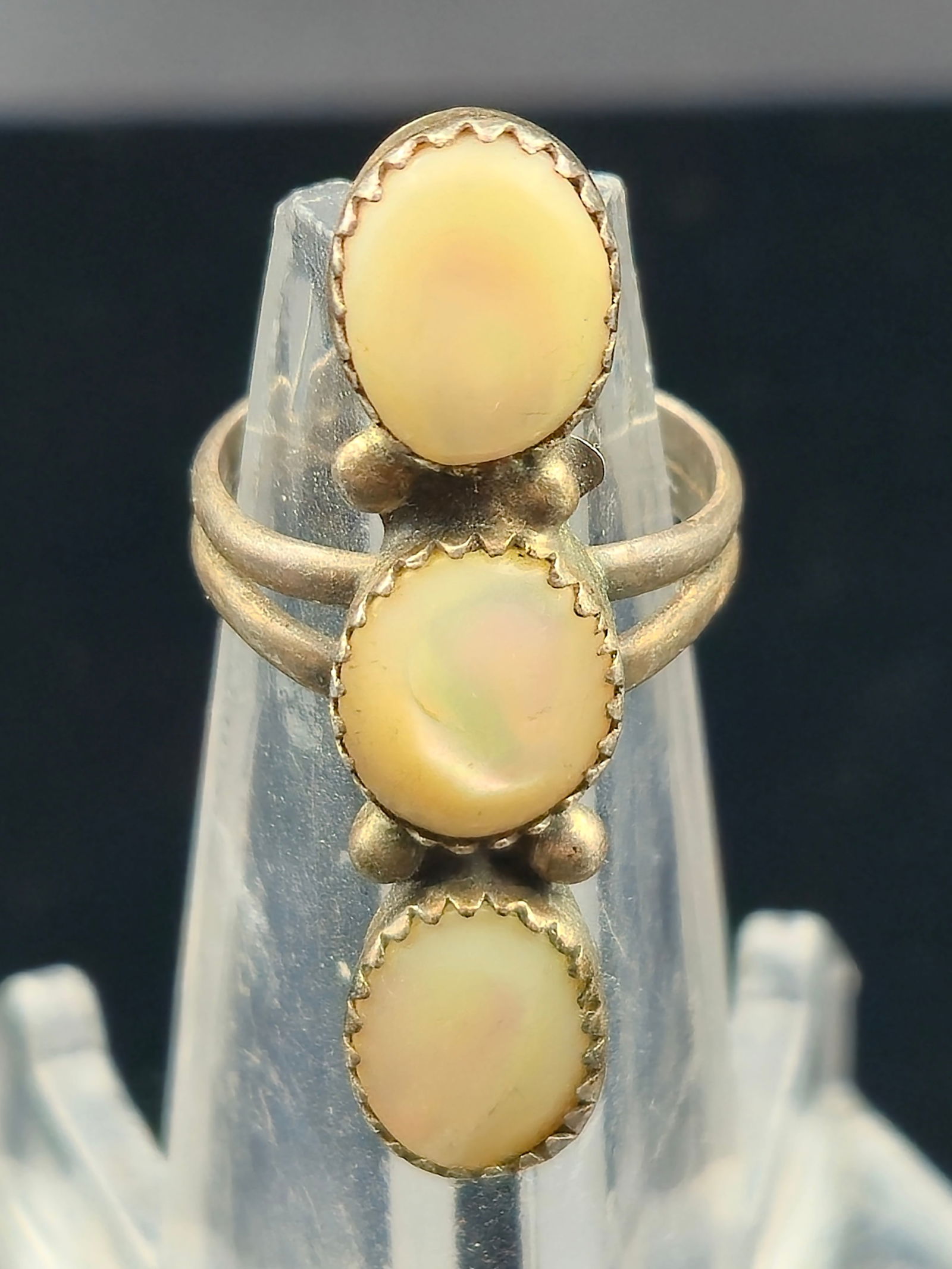 Santo Domingo Virginia Naranjo Sterling Silver Ring Size 6 Triple Mother of Pearl Cabochons 5.2g (1 of 6)