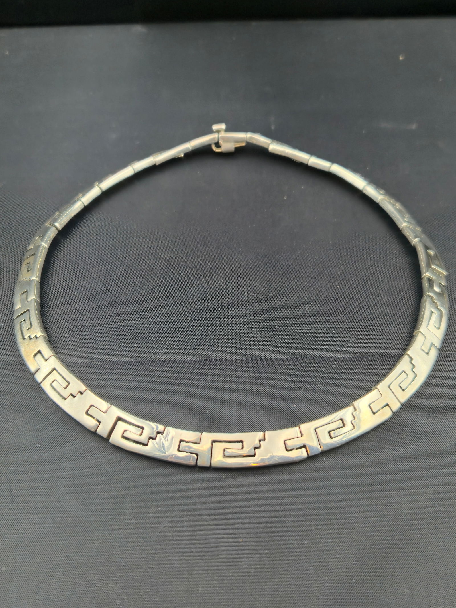 Vintage Mexico Taxco Sterling Silver 925 Heavy 99.2g Greek Key Collar Necklace 17": Vintage Mexican Taxco sterling silver collar necklace with bold Greek key (meander) motif in articulated links. Substantial weight of 99.2 grams, measuring approximately 17 inches long with secure box