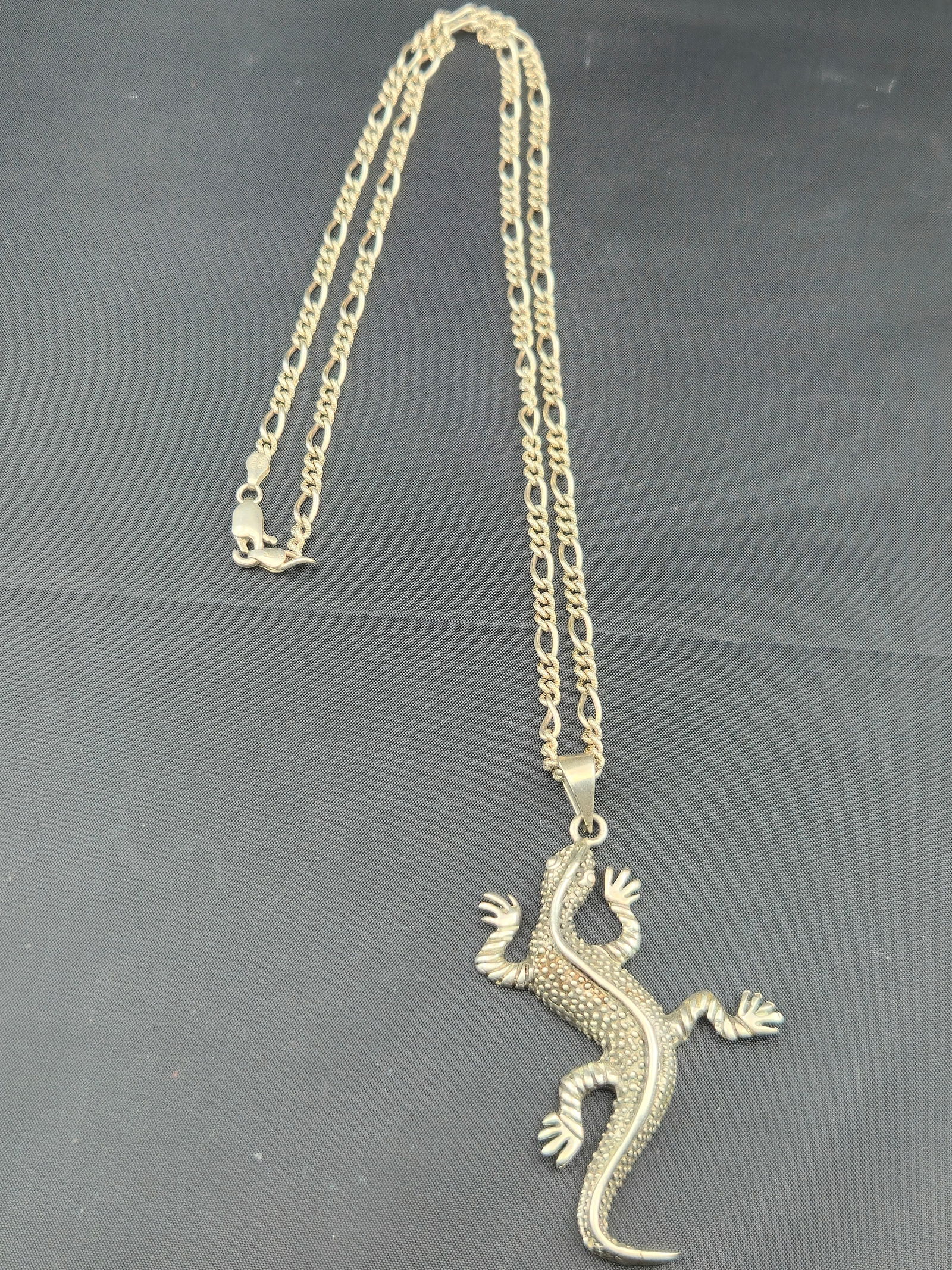 Vintage Sterling Silver 925 Italy Chain w/ Large Lizard Pendant 37.8g Figaro Link (1 of 10)