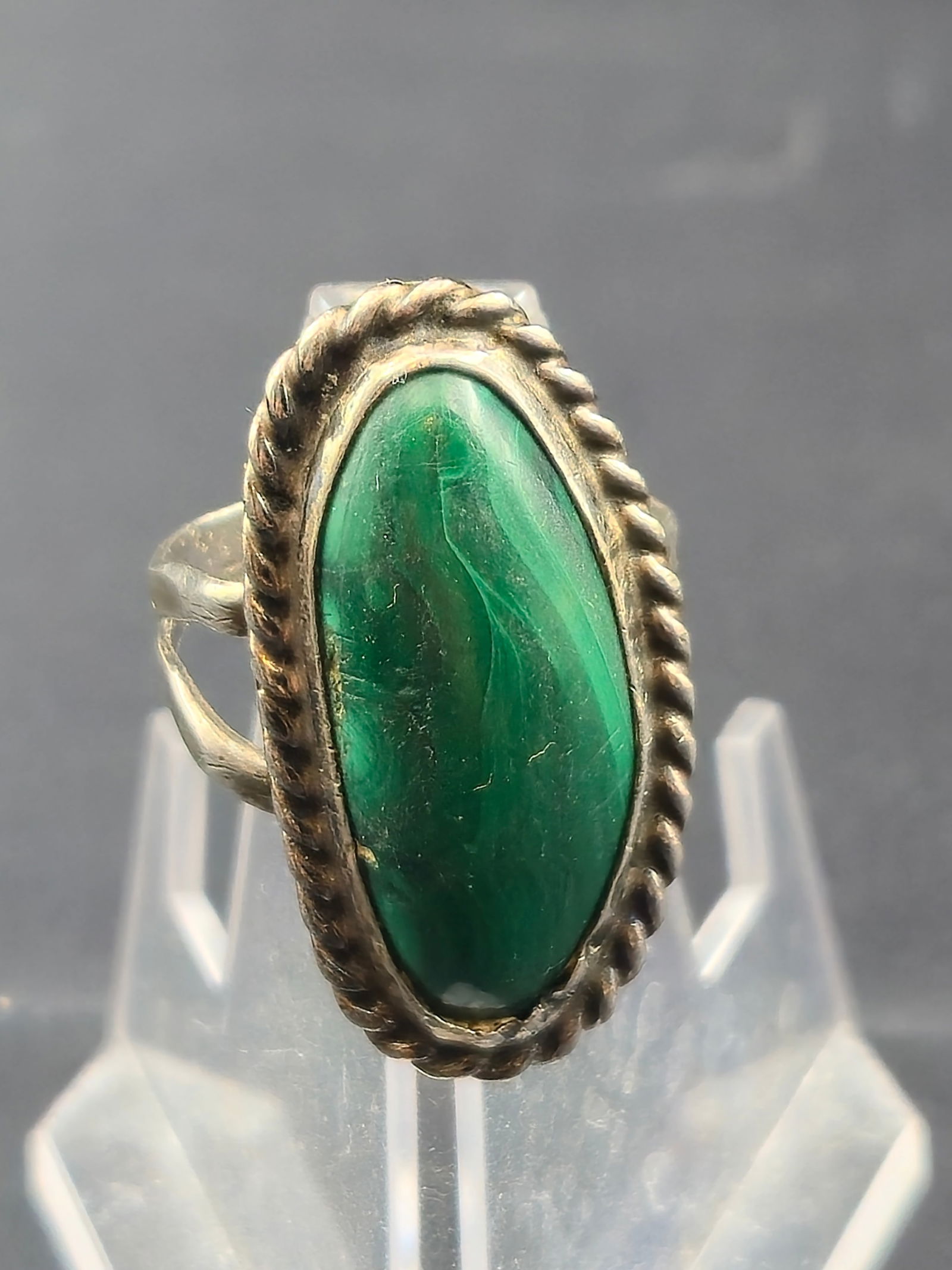 Navajo Sterling Silver Ring w/ Large Malachite Cabochon & Rope Border Sz 8, 12.0g (1 of 7)