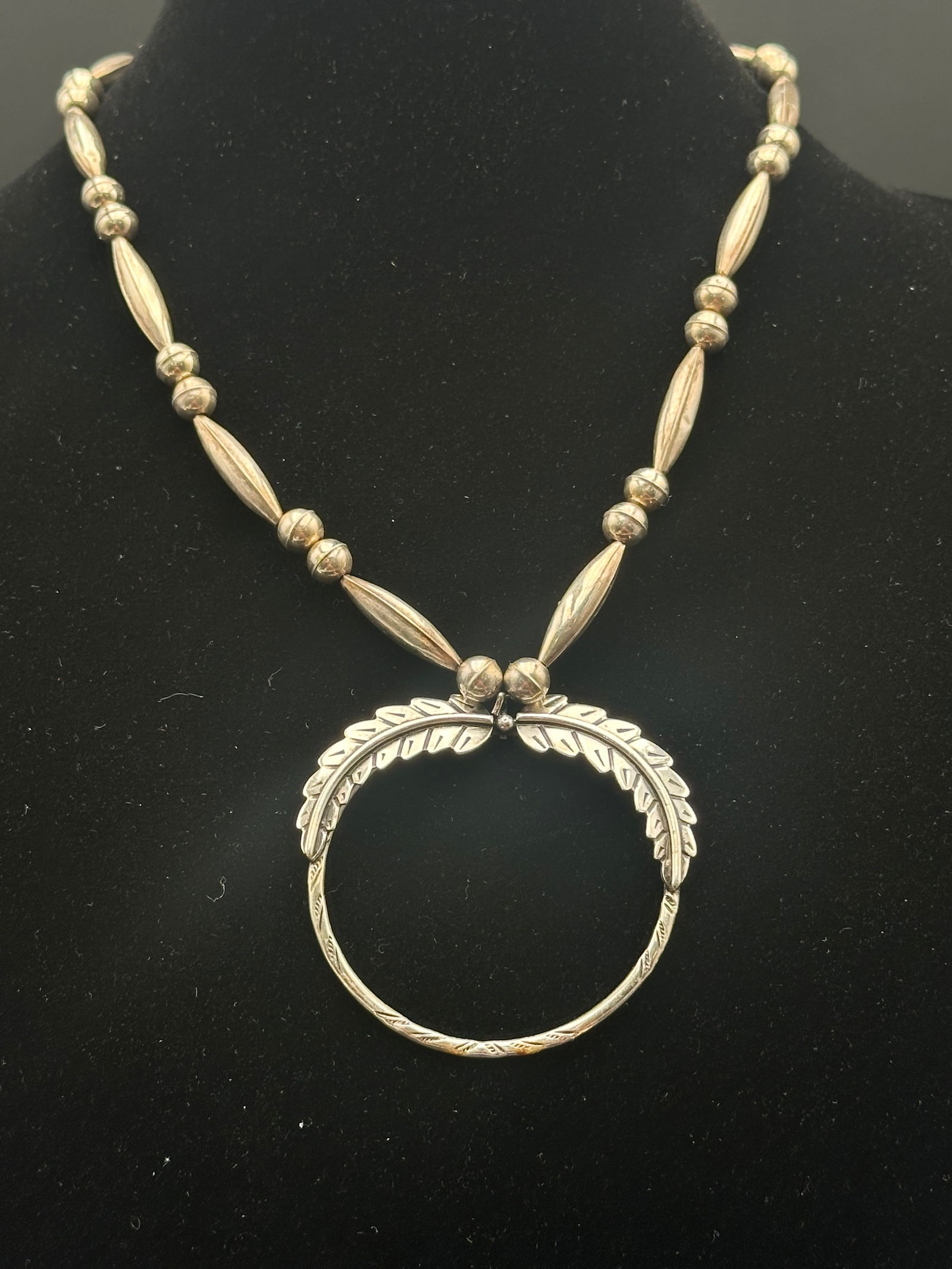 Vintage Sterling Silver Bead Necklace with Feather Motif Naja Pendant, 12g (1 of 7)