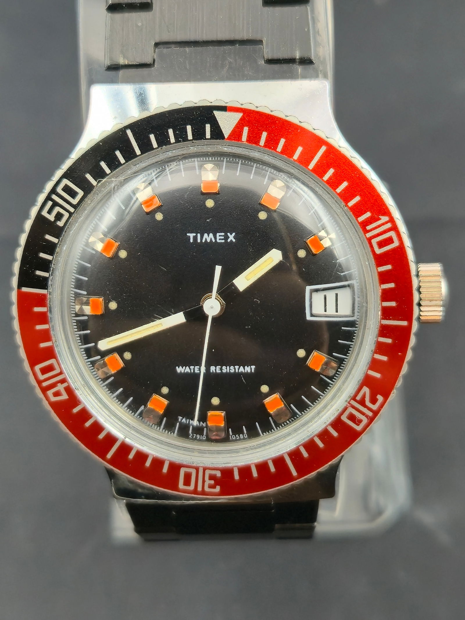 Vintage 1970s–80s Timex Diver-Style Mechanical Watch Red/Black Bezel Date 30mm (1 of 9)