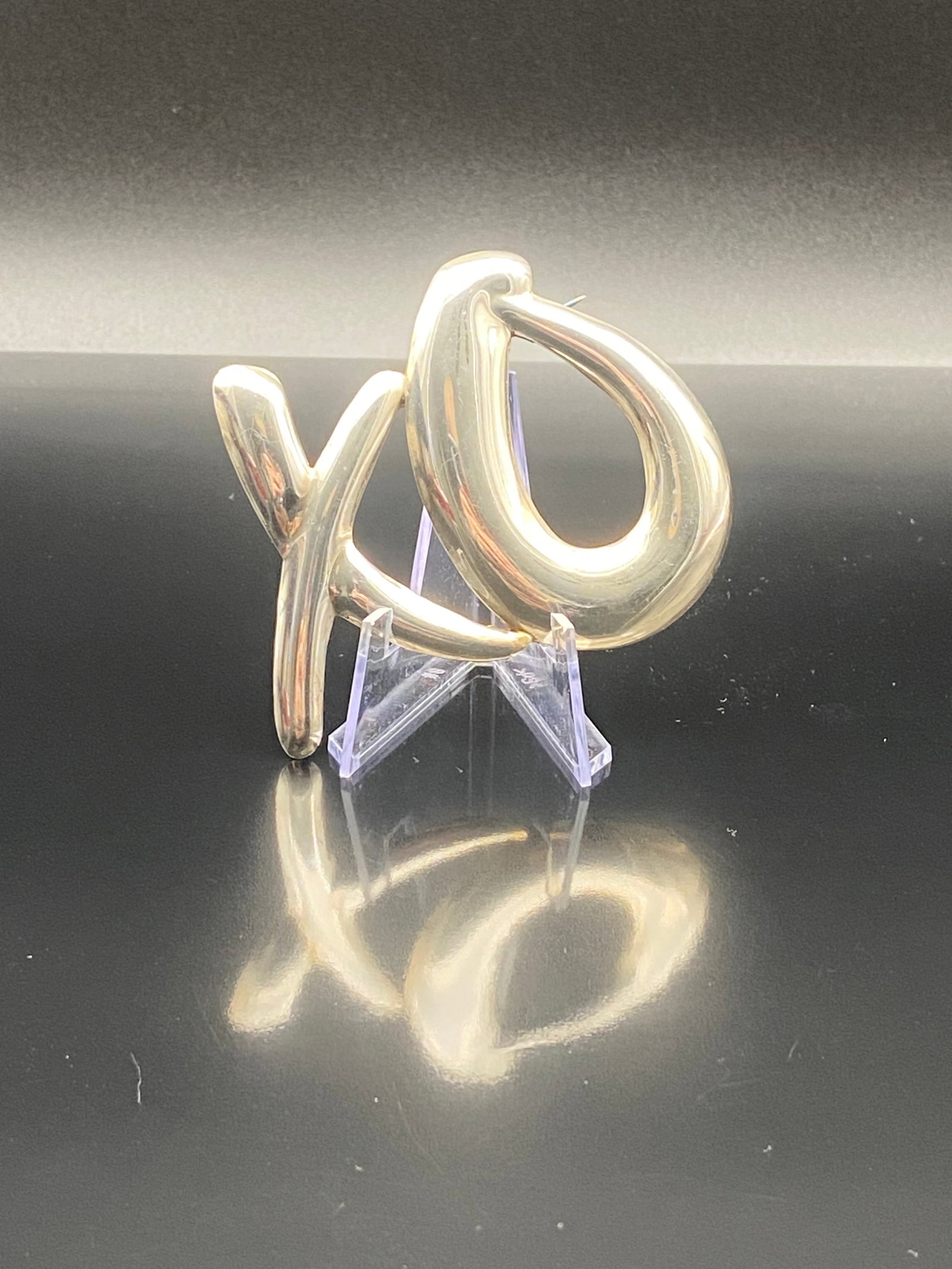 Taxco Mexico Sterling Silver “XO” Brooch: Modernist sterling silver brooch from Taxco, Mexico, designed in a stylized “XO” (hugs and kisses) motif. Marked “TV-73 Mexico 925,” confirming artisan-made sterling silver craftsmansh