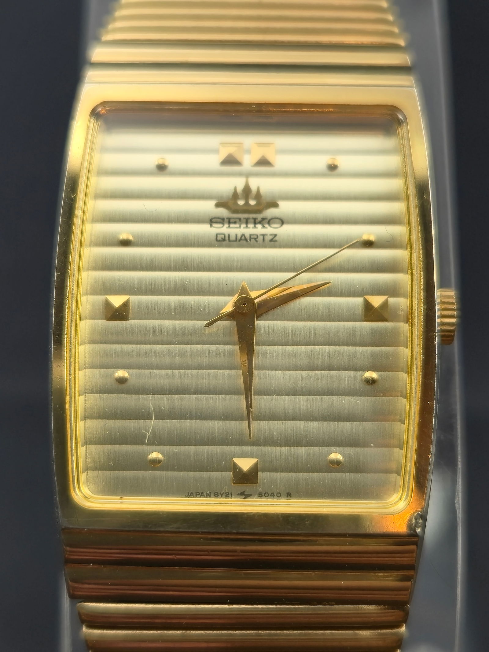 Seiko Quartz 8Y21-5040 Gold-Tone Rectangular Wristwatch 23mm (1 of 8)