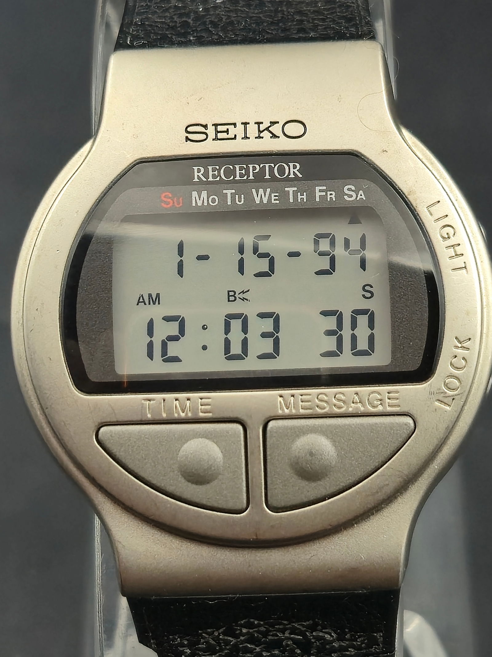 1994 Seiko Receptor MA52-4A00 Pager Wristwatch 38mm Digital, Rare Vintage Model: Offered is a vintage Seiko Receptor digital wristwatch, reference MA52-4A00, measuring 38mm. The Seiko Receptor series was produced in the early 1990s as one of the first pager-watches, able to receiv