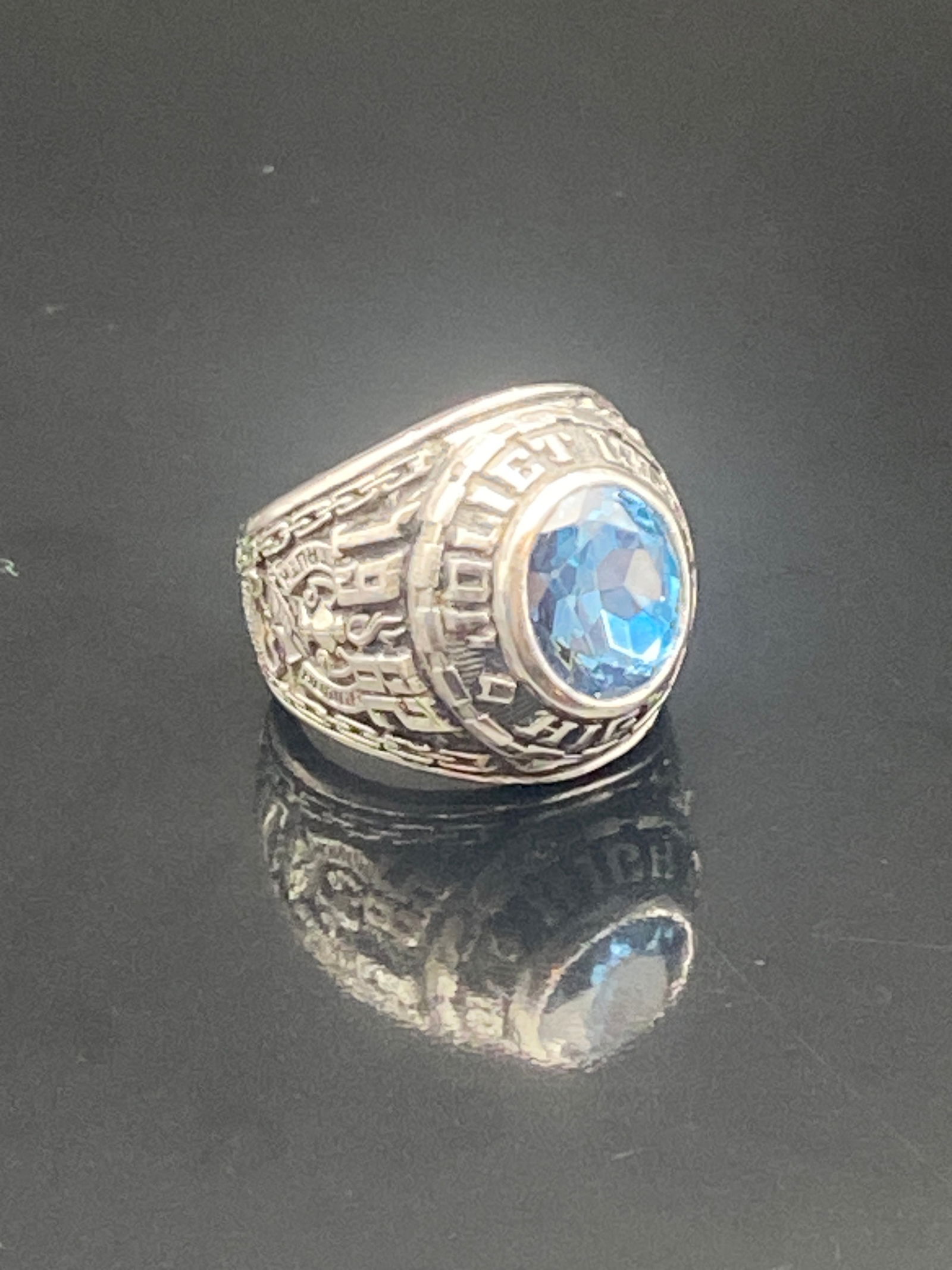 Vintage Joliet Illinois High School Class Ring with Blue Faceted Stone (1 of 6)