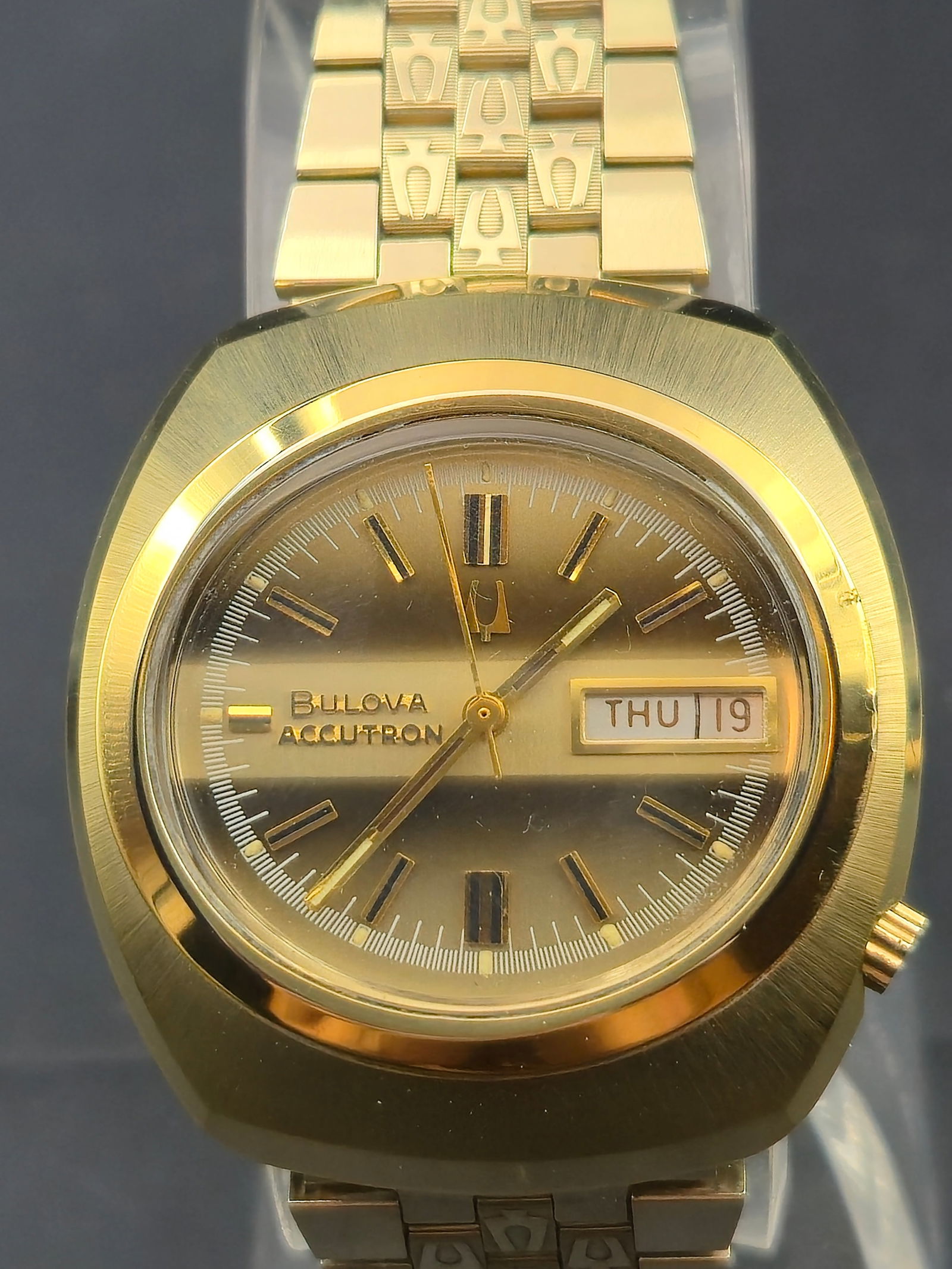 1973 Bulova Accutron Day-Date Tuning Fork Watch 2182 Gold 38mm w/ Box & Accutron JB Bracelet (1 of 12)