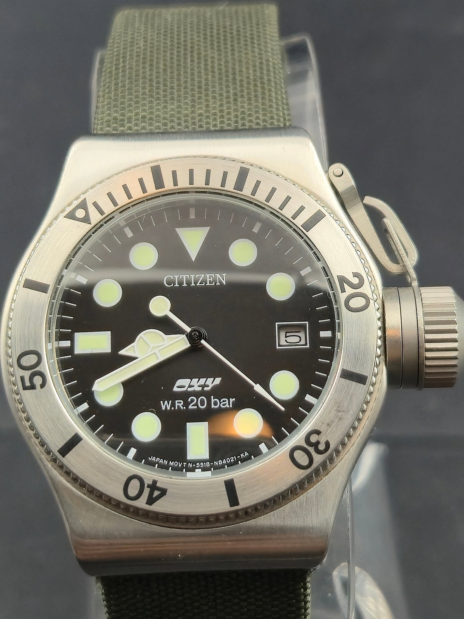 Citizen Promaster Oxy Diver 38mm Quartz Stainless Steel Watch – 200m, Running (1 of 7)