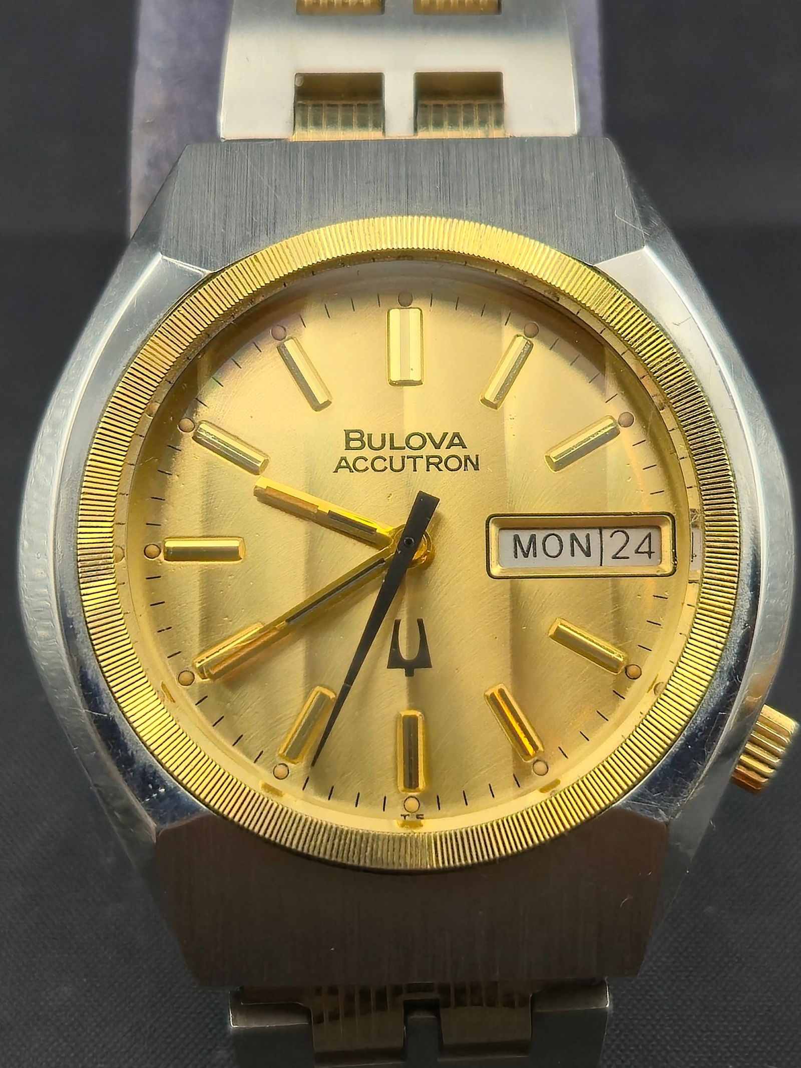 1976 Bulova Accutron Day-Date 37mm Stainless/Gold-Tone, Original JB Champion Bracelet, New Battery (1 of 8)