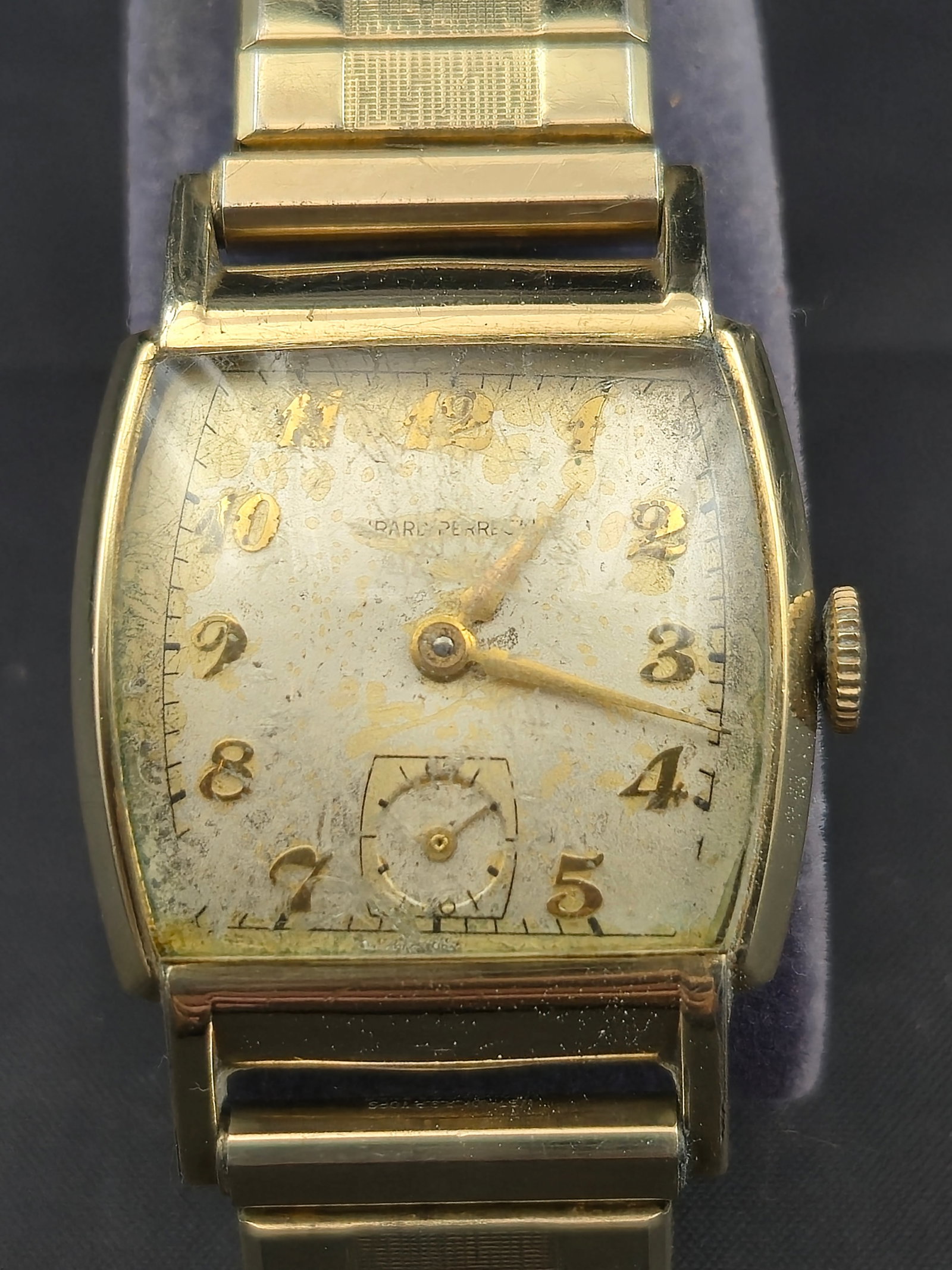 1940s Girard-Perregaux 10K GF 27mm Tonneau Wristwatch, 17J Manual Wind: Offered is a circa 1940s Girard-Perregaux & Co. men’s wristwatch housed in a Star Watch Company 10K gold-filled case, reference 9167037. The case measures 27mm across and is fitted with an aged silv