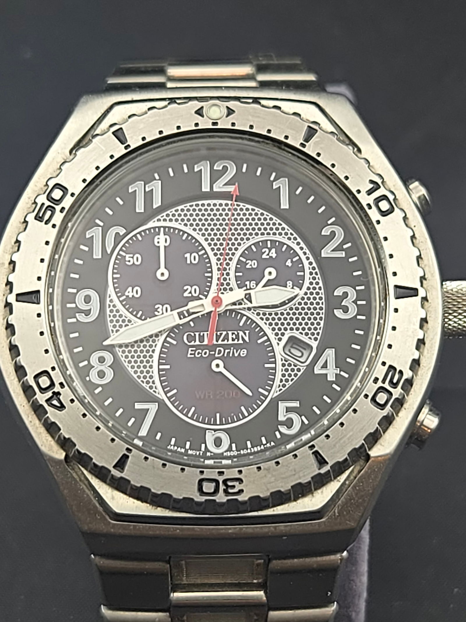 Citizen Eco-Drive Chronograph H500 WR200 Stainless Steel Diver Watch – Solar: Citizen Eco-Drive chronograph men’s wristwatch with stainless steel case and bracelet, designed in a diver-inspired style. The watch features a rotating bezel, luminous hands, applied Arabic numeral