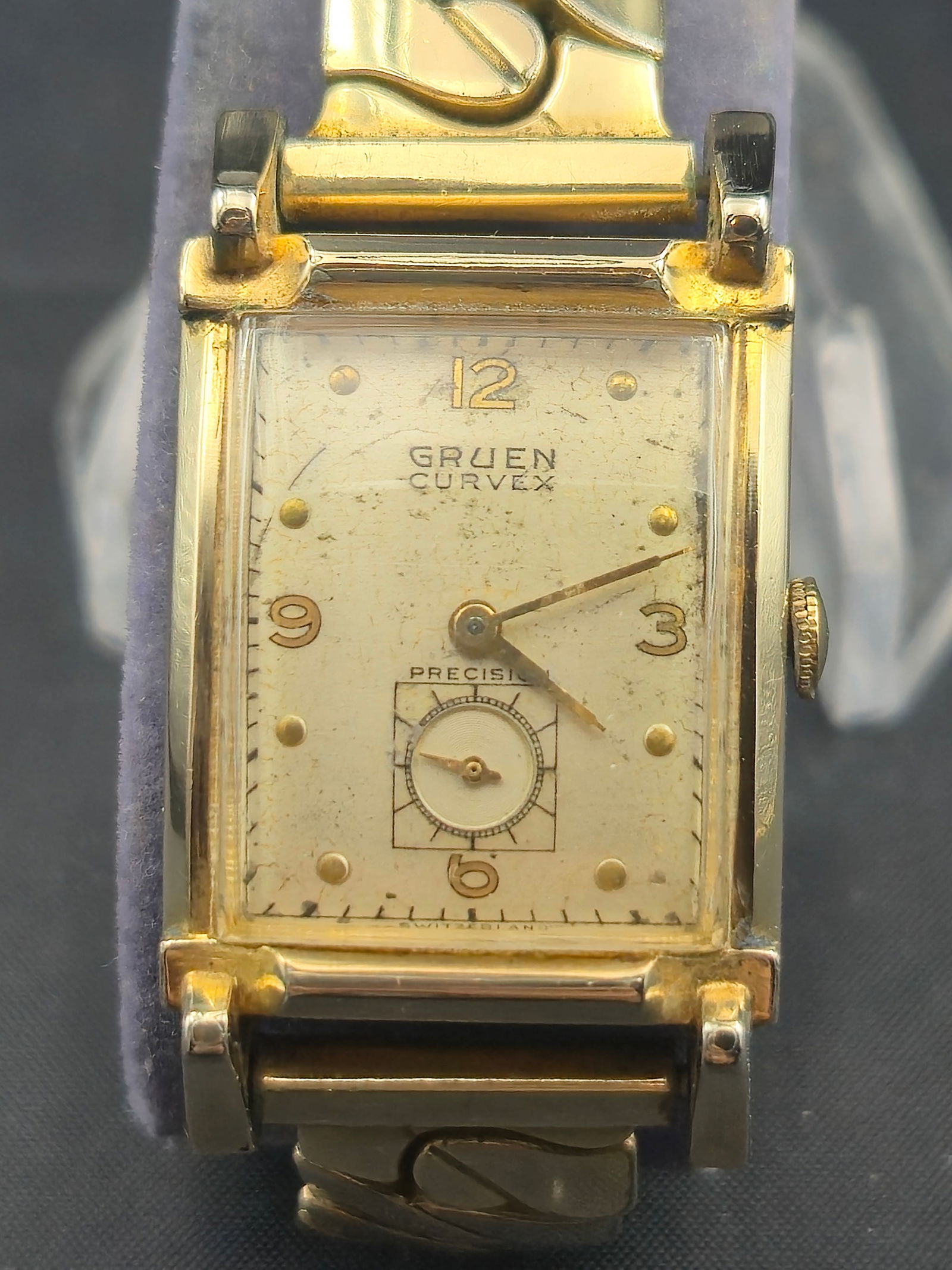 1940s Gruen Curvex Precision 10K Gold-Filled 17J Tank-Style Wristwatch Runs (1 of 10)