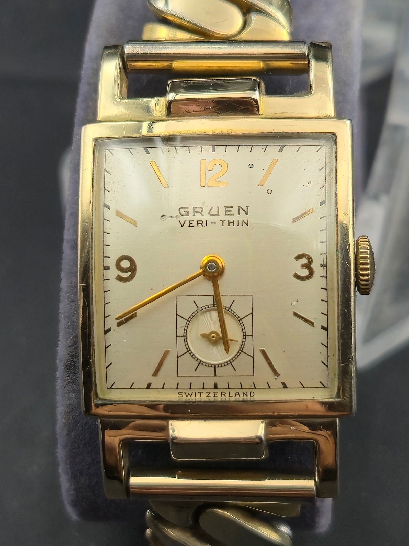 1947 Gruen Veri-Thin 10K GF Rectangular Tank 17J Manual Watch w/ Flex-Let Bracelet (1 of 10)