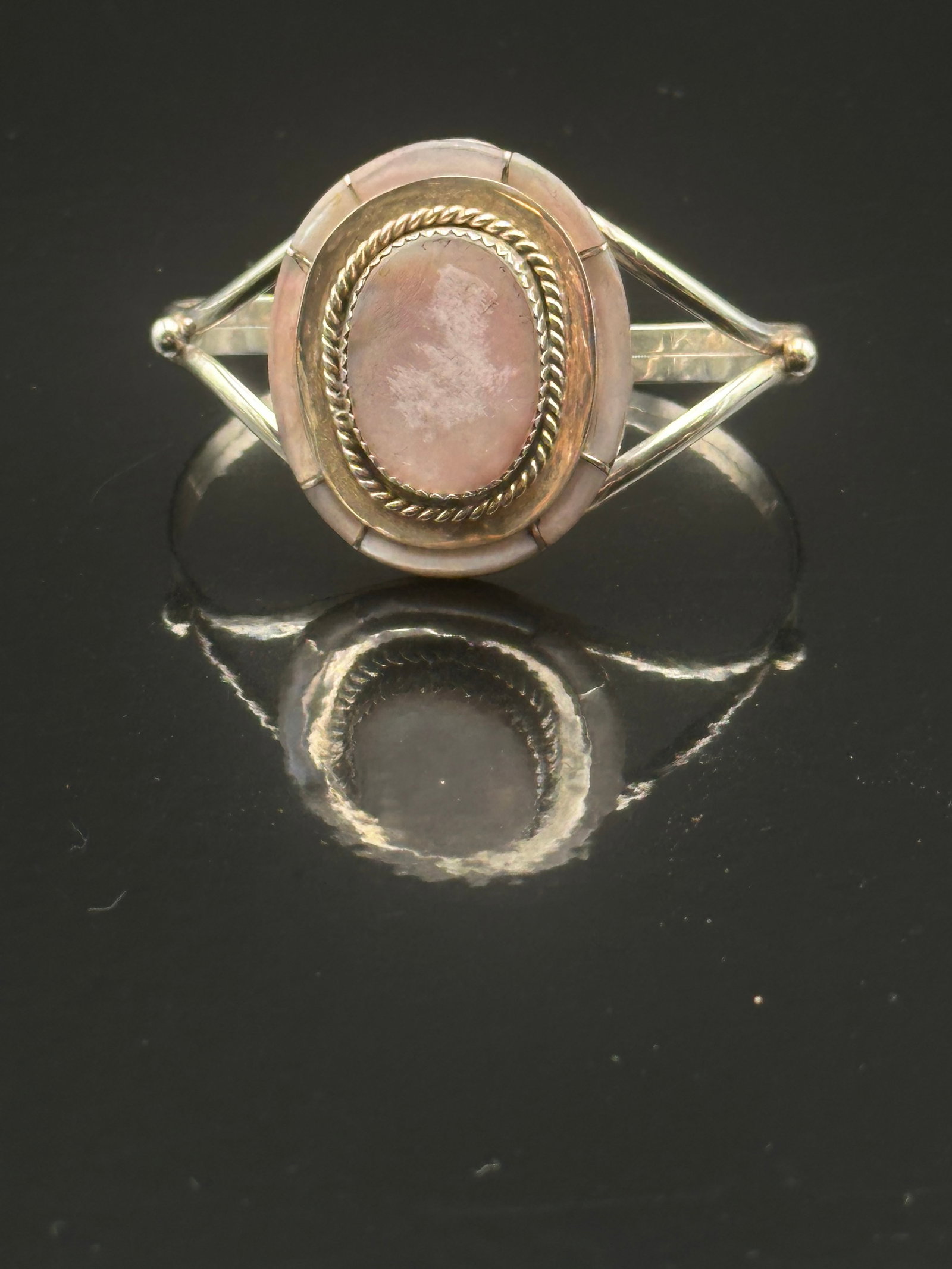 Navajo Sterling Silver Pink Shell Inlay Cuff Bracelet – Signed DB – 18.4g (1 of 9)