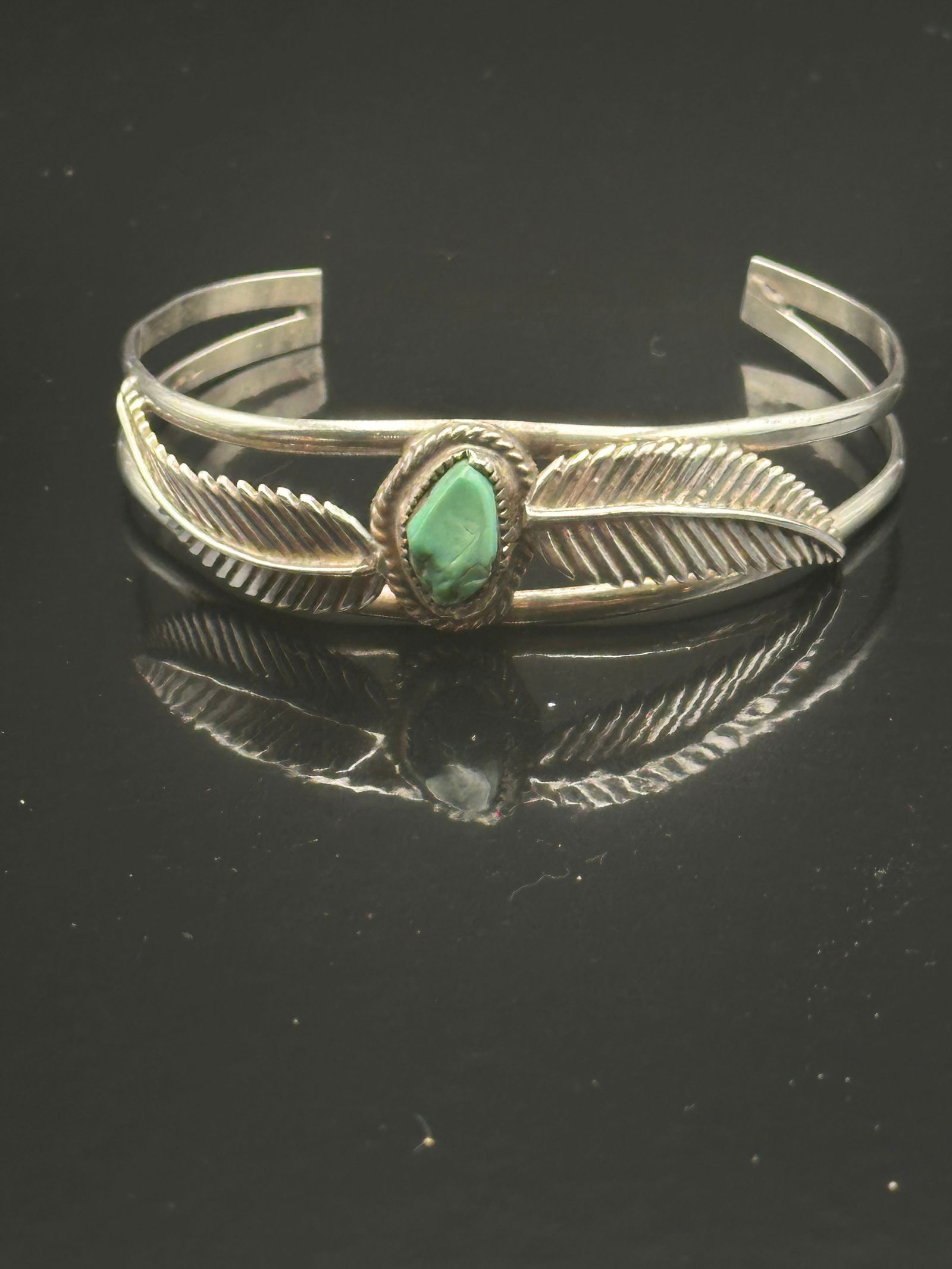 Vintage Navajo Sterling Silver Turquoise & Feather Motif Cuff Bracelet – 12.2g (1 of 8)