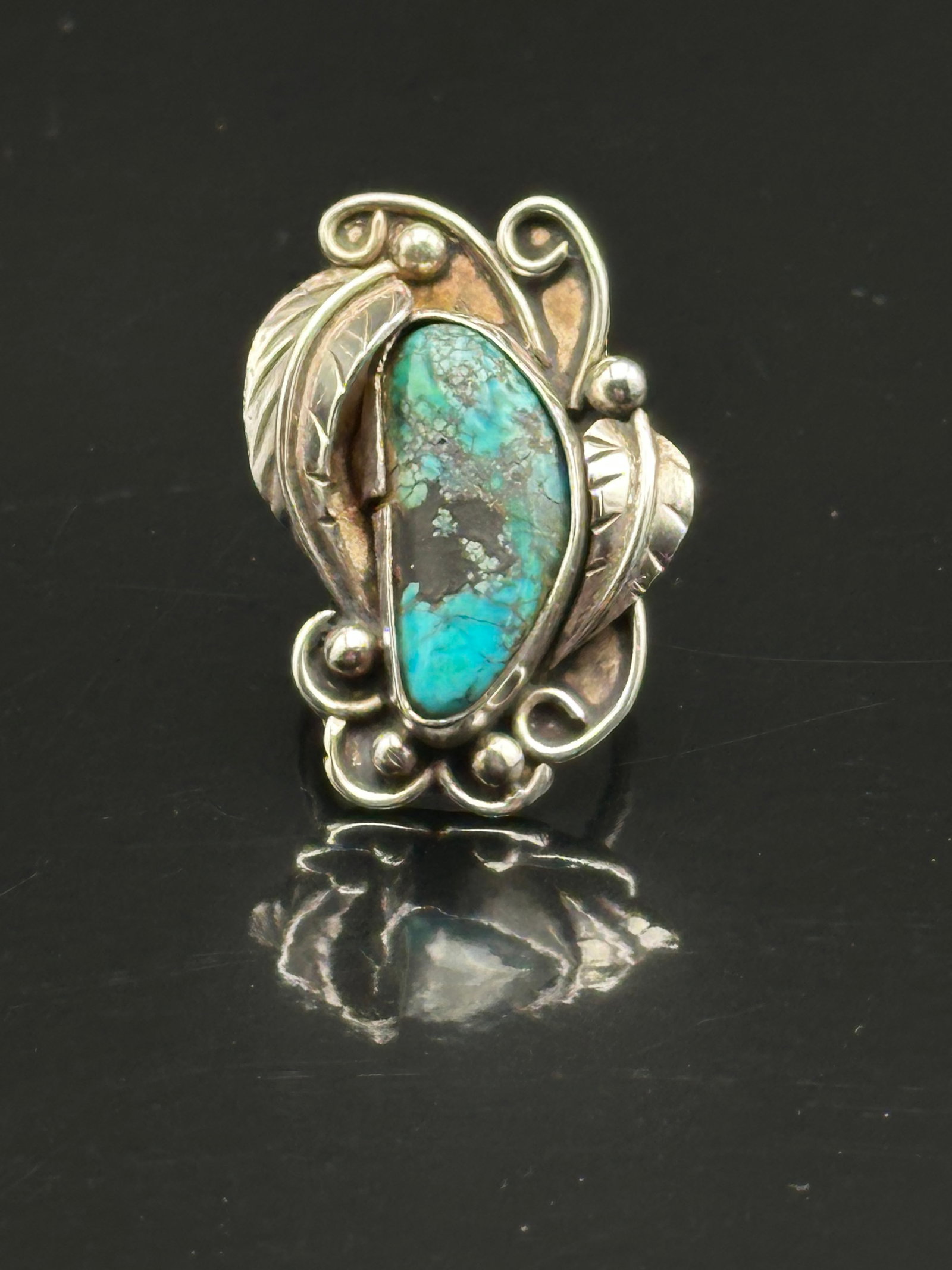 Vintage Navajo Sterling Silver & Turquoise Ring with Leaf Motif, Size 7, 14.6g (1 of 6)