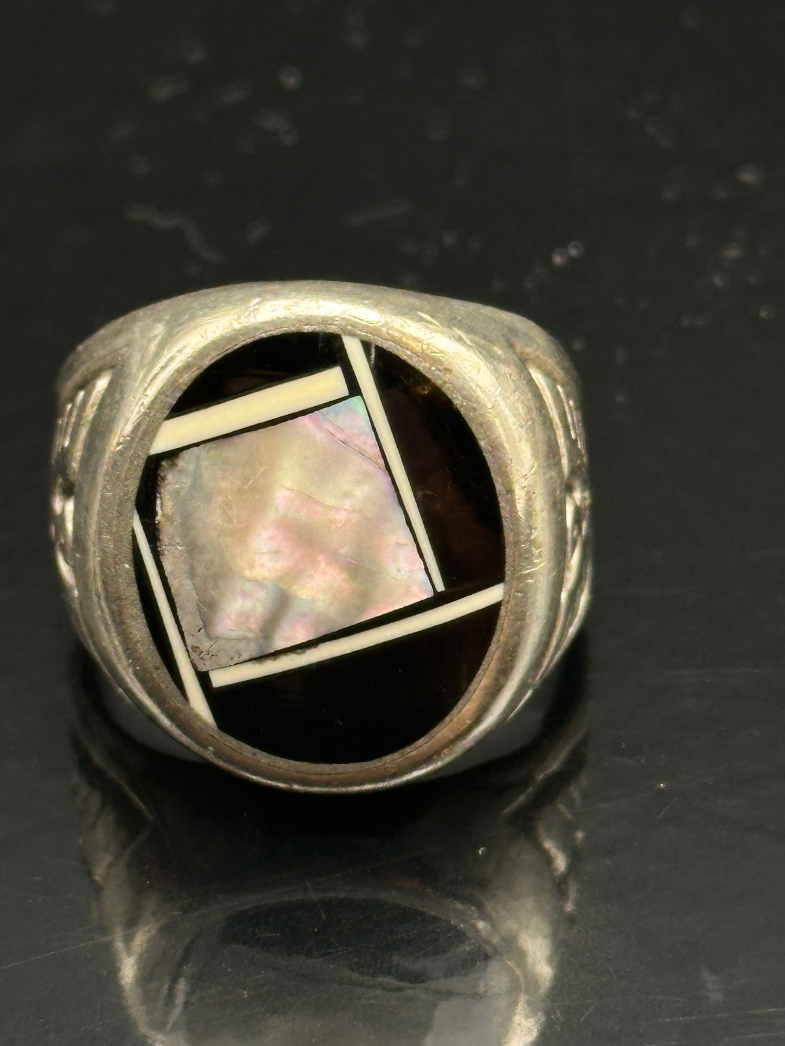 Vintage Sterling Silver Inlay Ring with Mother of Pearl & Onyx, Size 8, 12.7g (1 of 6)
