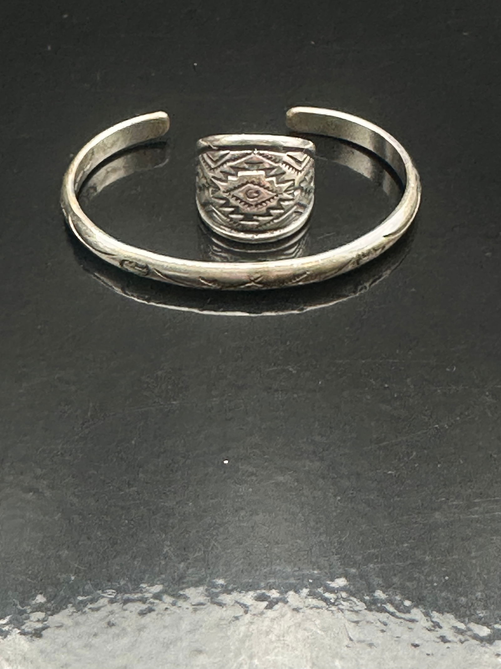 Vintage Navajo Sterling Silver Cuff Bracelet & Tribal Design Ring Set (19.6g, Size 7.5) (1 of 10)
