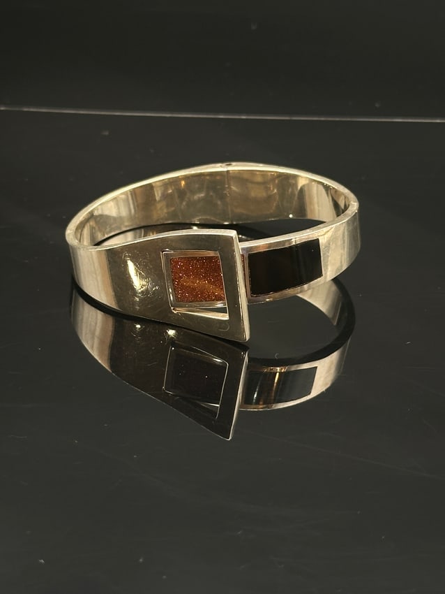 Vintage Mexican Sterling Silver Modernist Hinged Bracelet with Goldstone & Onyx Inlay (1 of 9)
