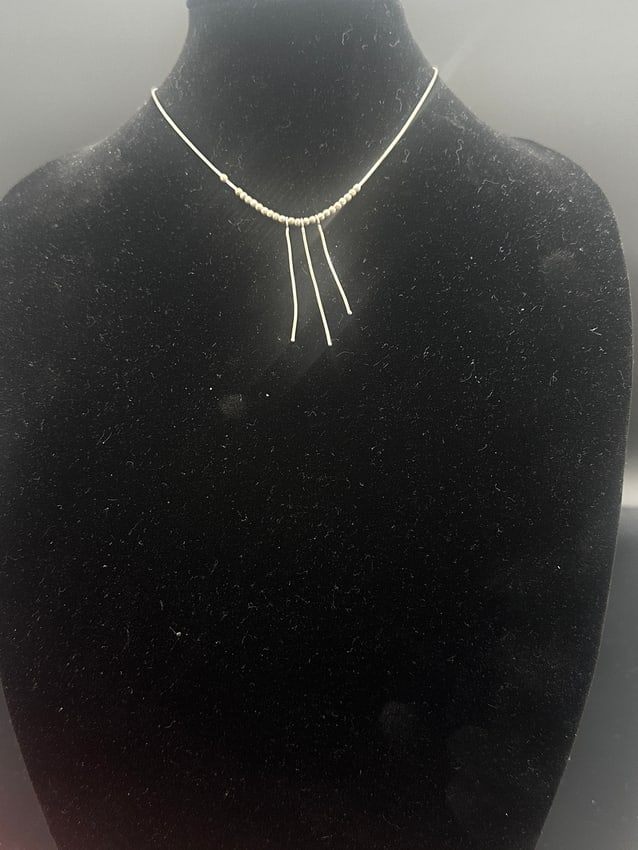 Elegant Sterling Silver Collar & Beaded Drop Necklace Set: This stunning set features two unique sterling silver necklaces. The first is a sleek, minimalist curved collar necklace with a smooth polished finish, perfect for adding a touch of sophistication to