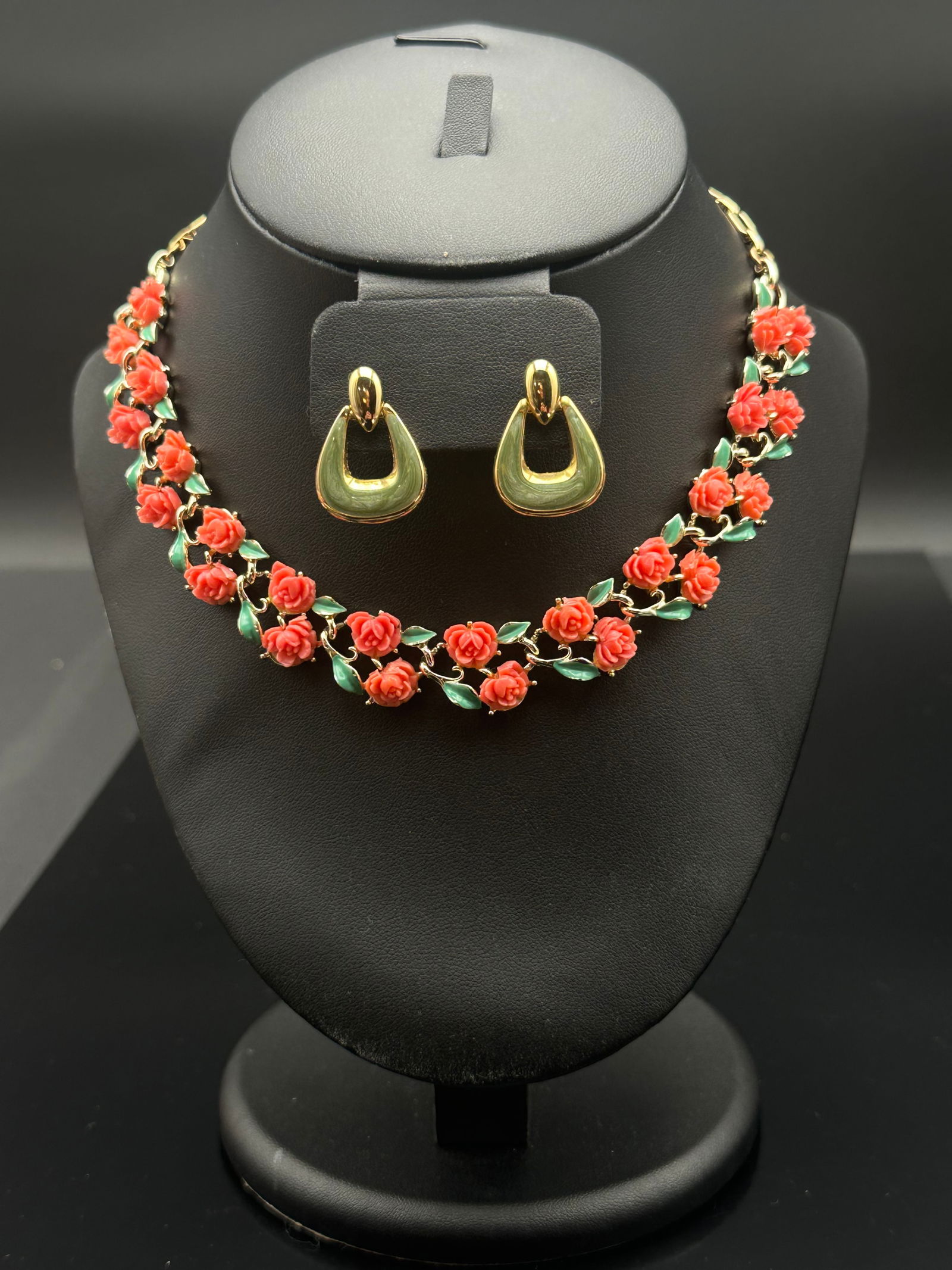 1970s–1980s Vintage Gold-Tone Red Rose Necklace and Green Enamel Earrings Set (1 of 10)