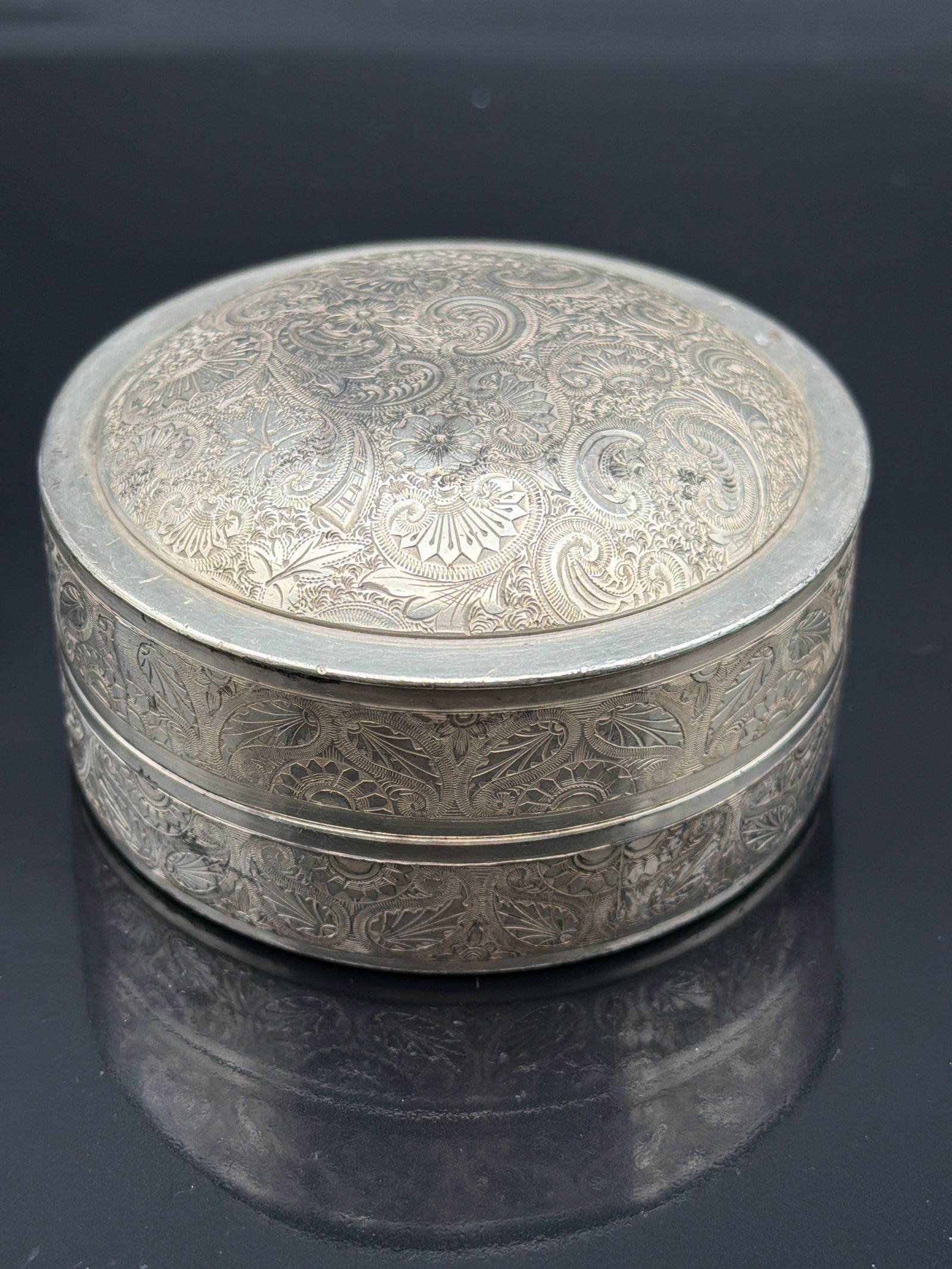 Antique James W. Tufts Boston Silverplate Round Trinket Box – Pattern 2585 – 146g Engraved (1 of 4)