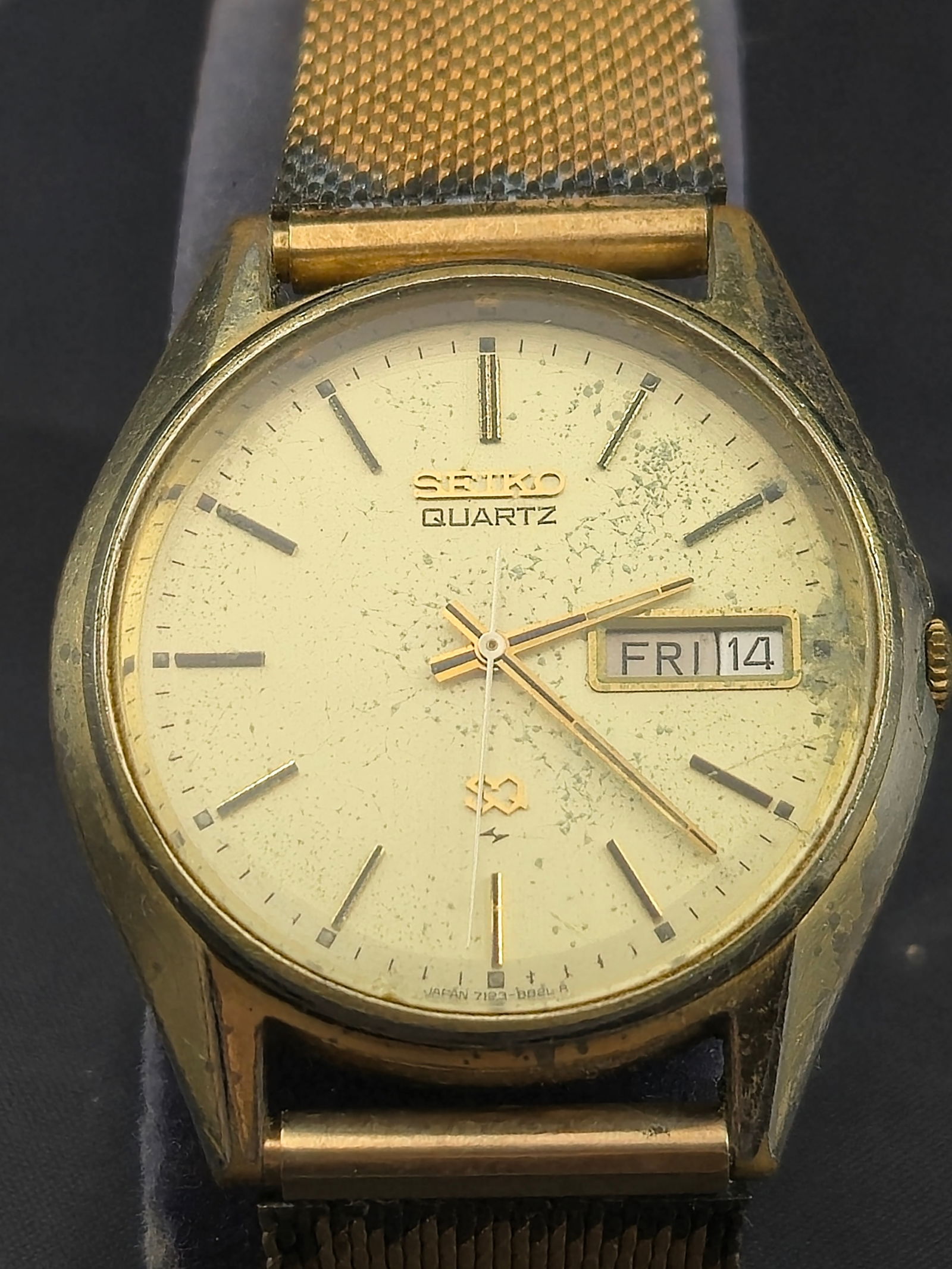 1981 Seiko Quartz Day-Date Gold-Tone Watch Ref. 7123-8069 35mm (1 of 7)