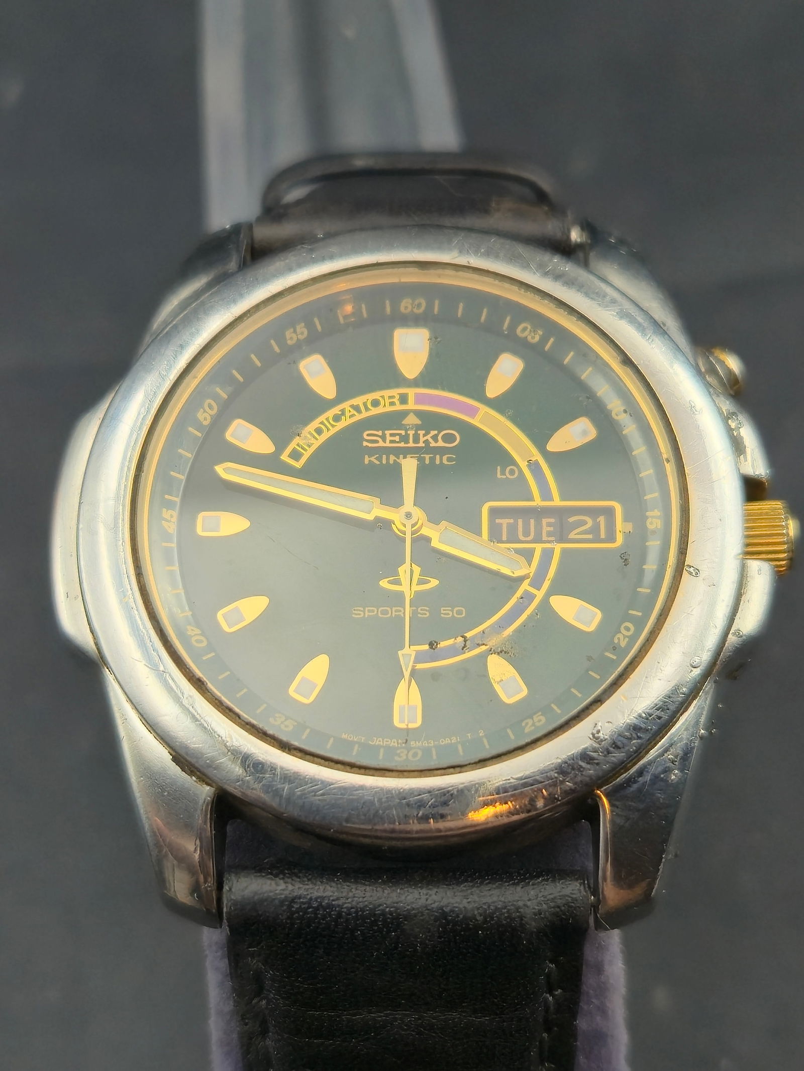 Seiko Kinetic Sports 50 men’s wristwatch, reference 5M42-0A29, featuring Seiko’s hybrid kinetic: Seiko Kinetic Sports 50 men’s wristwatch, reference 5M42-0A29, featuring Seiko’s hybrid kinetic technology that combines automatic winding with quartz accuracy. The stainless steel case measures a