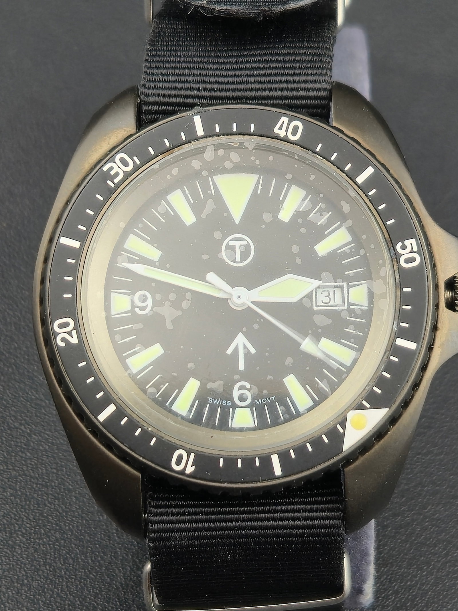 Orsa Military Diver 41.5mm Swiss Quartz 30 BAR, Broad Arrow Dial, NOS: New Old Stock (NOS) Orsa military diver’s wristwatch with MOD-inspired design. Features a 41.5mm black PVD-coated stainless steel case with unidirectional bezel, matte black dial, luminous indices a