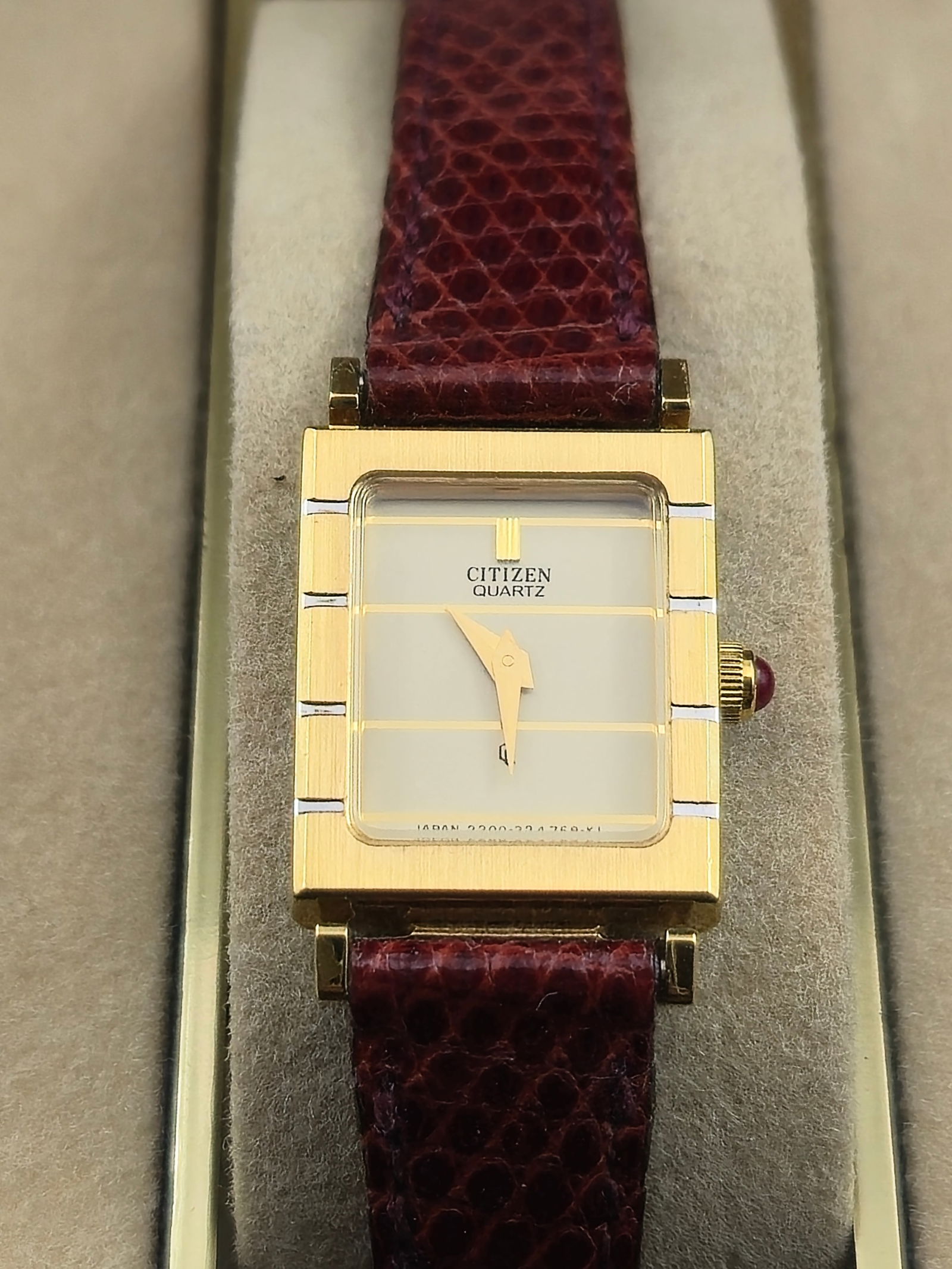 Citizen Quartz Ladies Dress Watch Gold-Tone Square Case w/ Box & Papers, Untested (1 of 10)