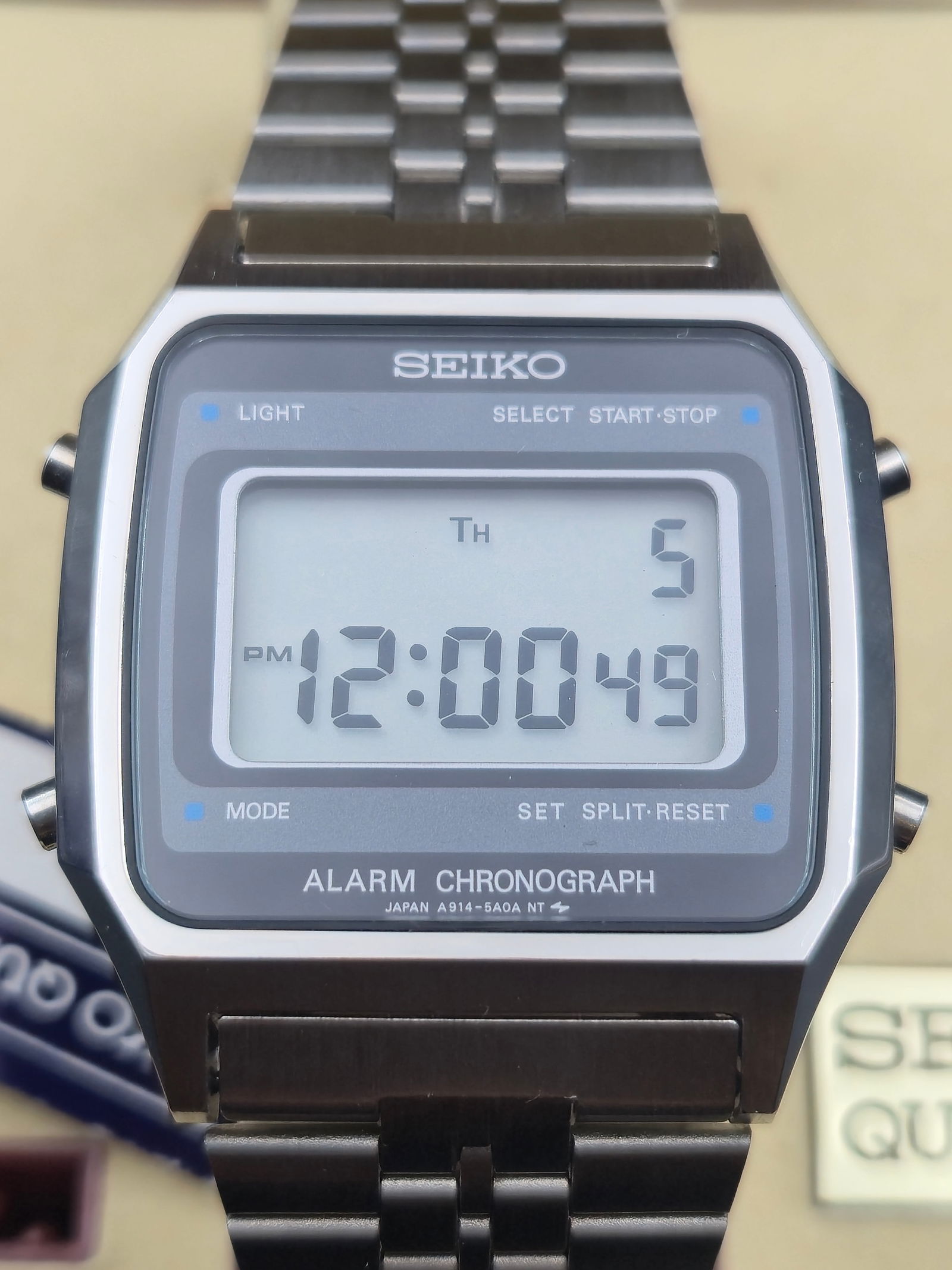 Seiko Quartz A914-5A00 Alarm Chronograph Digital Watch NOS Full Set w/ Box & Tags (1 of 10)