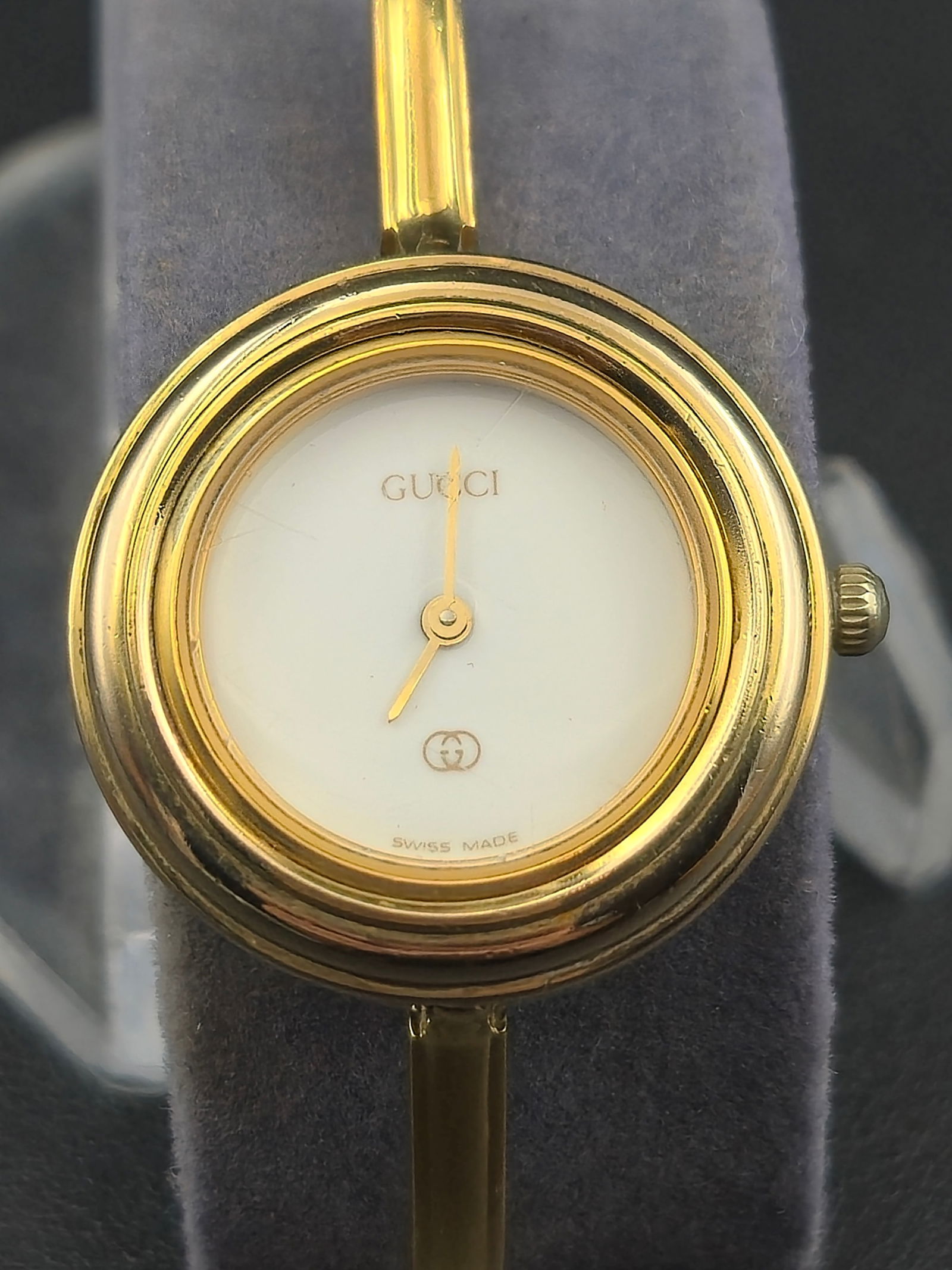Gucci 1100-L Swiss Quartz Ladies 26mm Bangle Watch Gold-Plated (1 of 9)