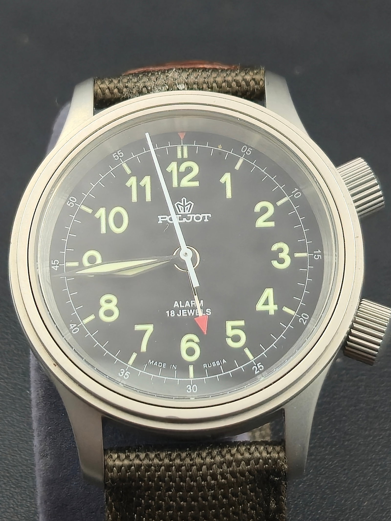 Poljot Russian Alarm 18J Mechanical 40mm Stainless Watch NOS Running: Offered here is a Poljot mechanical alarm wristwatch, a classic design from the Russian maker known for robust tool and military-style timepieces. This watch features a 40mm stainless steel case with 