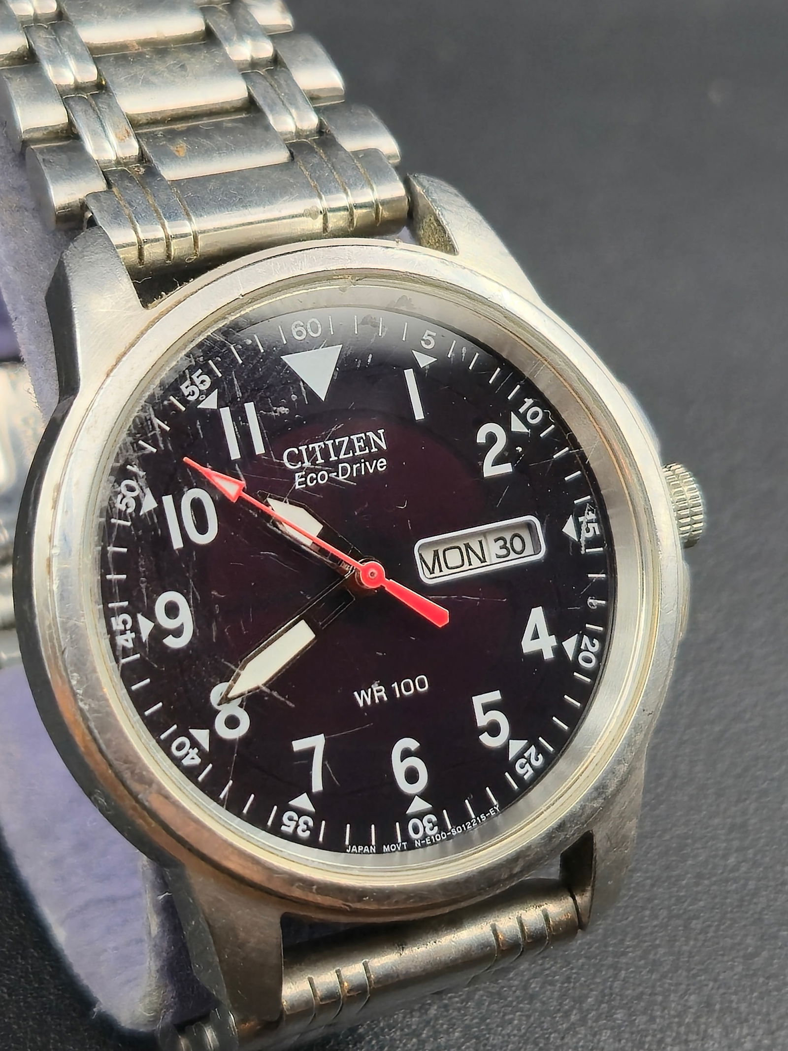 Citizen Eco-Drive WR100 Quartz 37mm Stainless Steel Day-Date Watch, Running: Up for auction is a Citizen Eco-Drive WR100 quartz wristwatch, powered by Citizen’s light-powered Eco-Drive technology. This rugged model features a 37mm stainless steel case, black dial with lumino