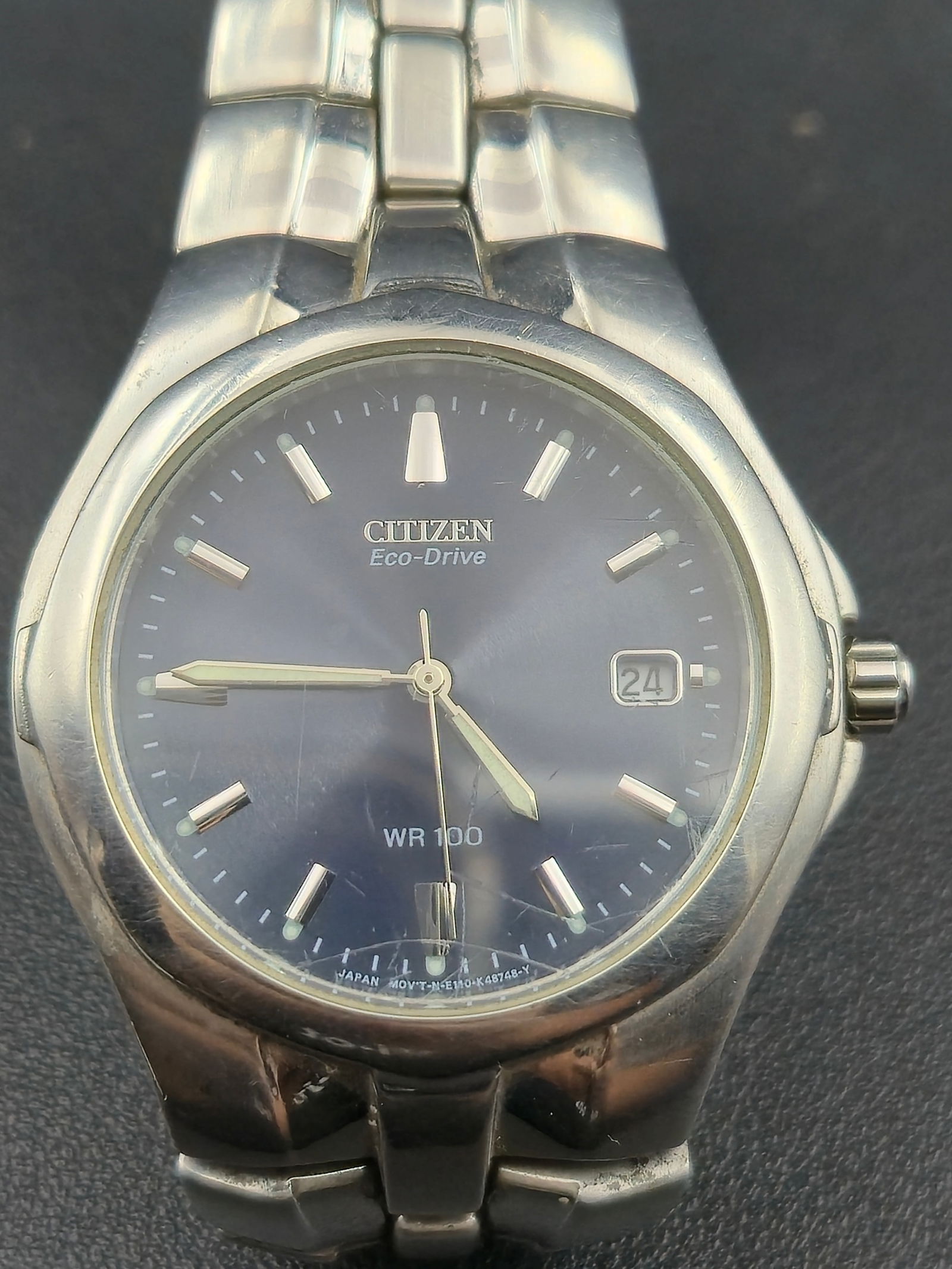 Citizen Eco-Drive WR100 Quartz 35mm Stainless Steel Date Watch, Running: Up for auction is a Citizen Eco-Drive WR100 quartz wristwatch, powered by Citizen’s light-powered Eco-Drive technology. The watch features a 35mm stainless steel case, dark blue dial with applied ba