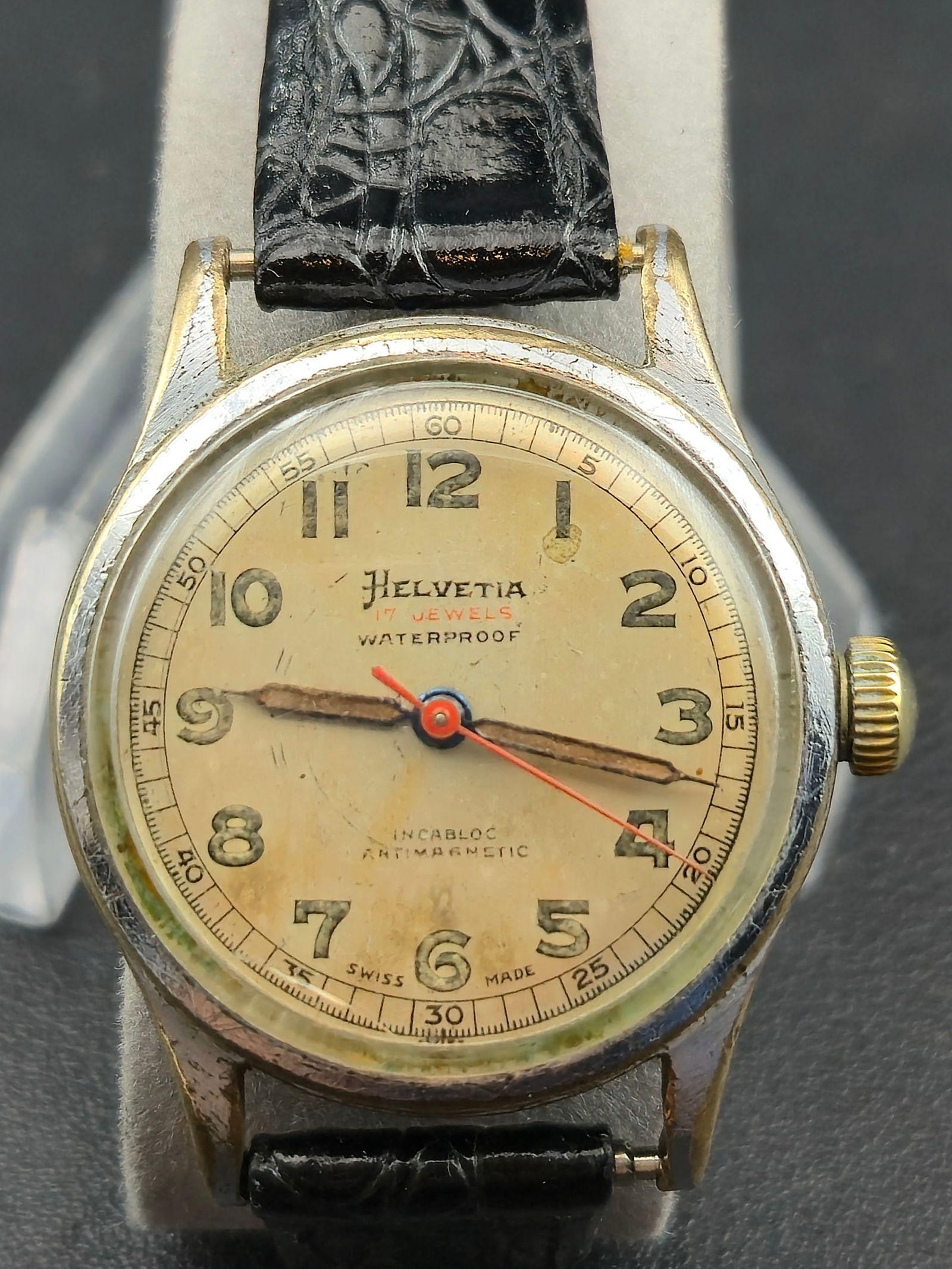 Helvetia 17J Waterproof 1940s 30mm  Manual Wind Swiss Watch (1 of 8)