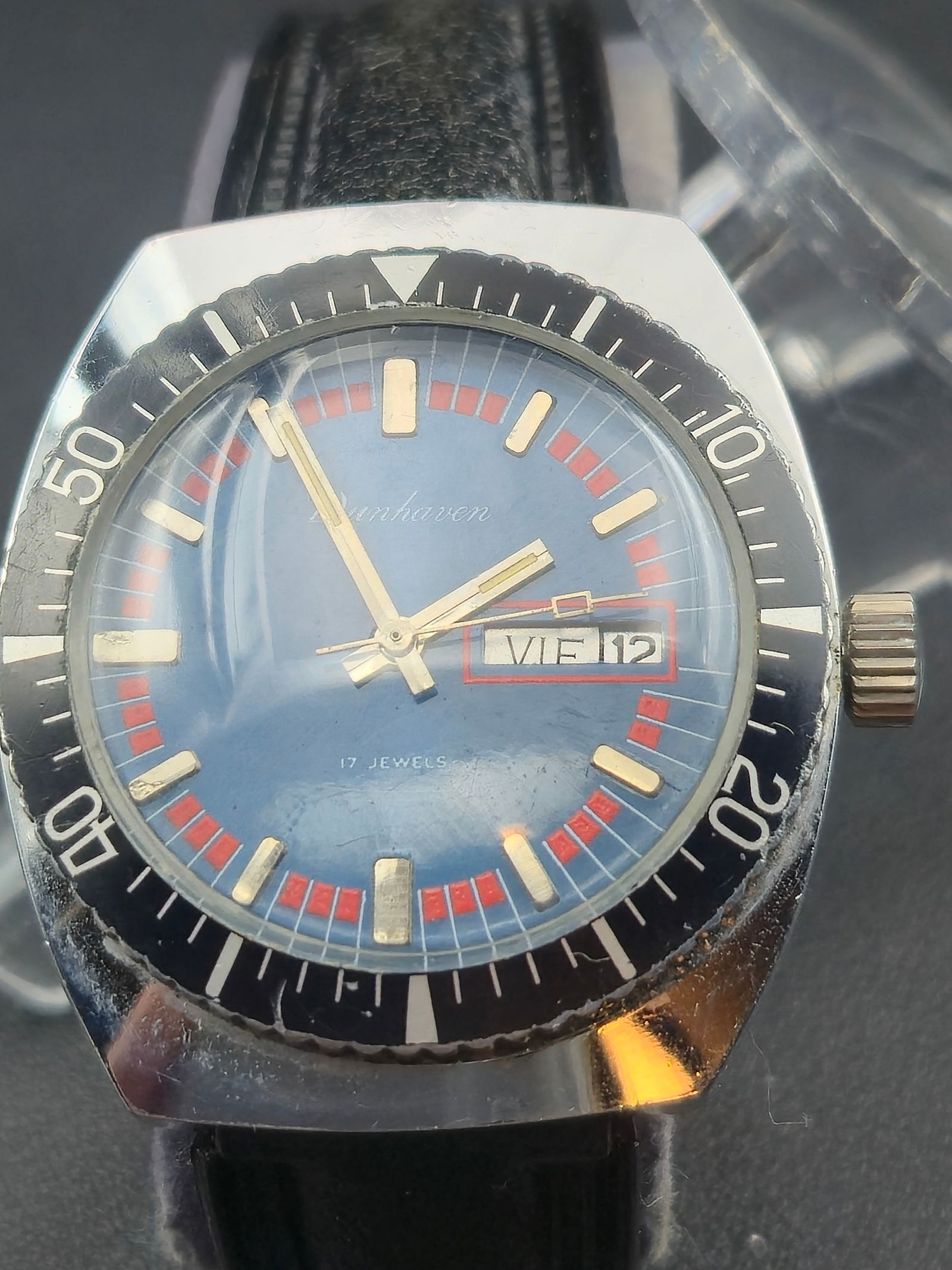 1970s Dunhaven “Skin Diver” Swiss 17J Automatic Blue Dial 37mm Wristwatch (1 of 7)