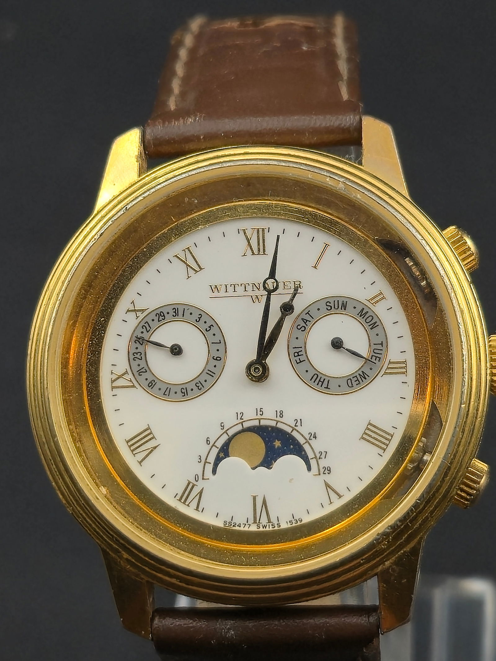 Wittnauer Swiss Triple Calendar Moonphase Wristwatch 37mm Gold-Tone (Running): Handsome Wittnauer Swiss wristwatch featuring a triple calendar and moonphase complication, powered by a Swiss manual-wind movement housed in a gold-tone case measuring 37mm.The crisp white dial displ