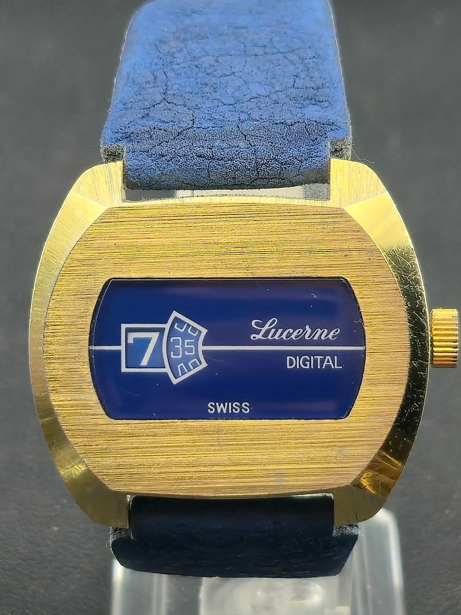 1970s Lucerne Swiss Jump Hour Digital Mechanical Watch – Gold-Tone 37mm – (1 of 6)