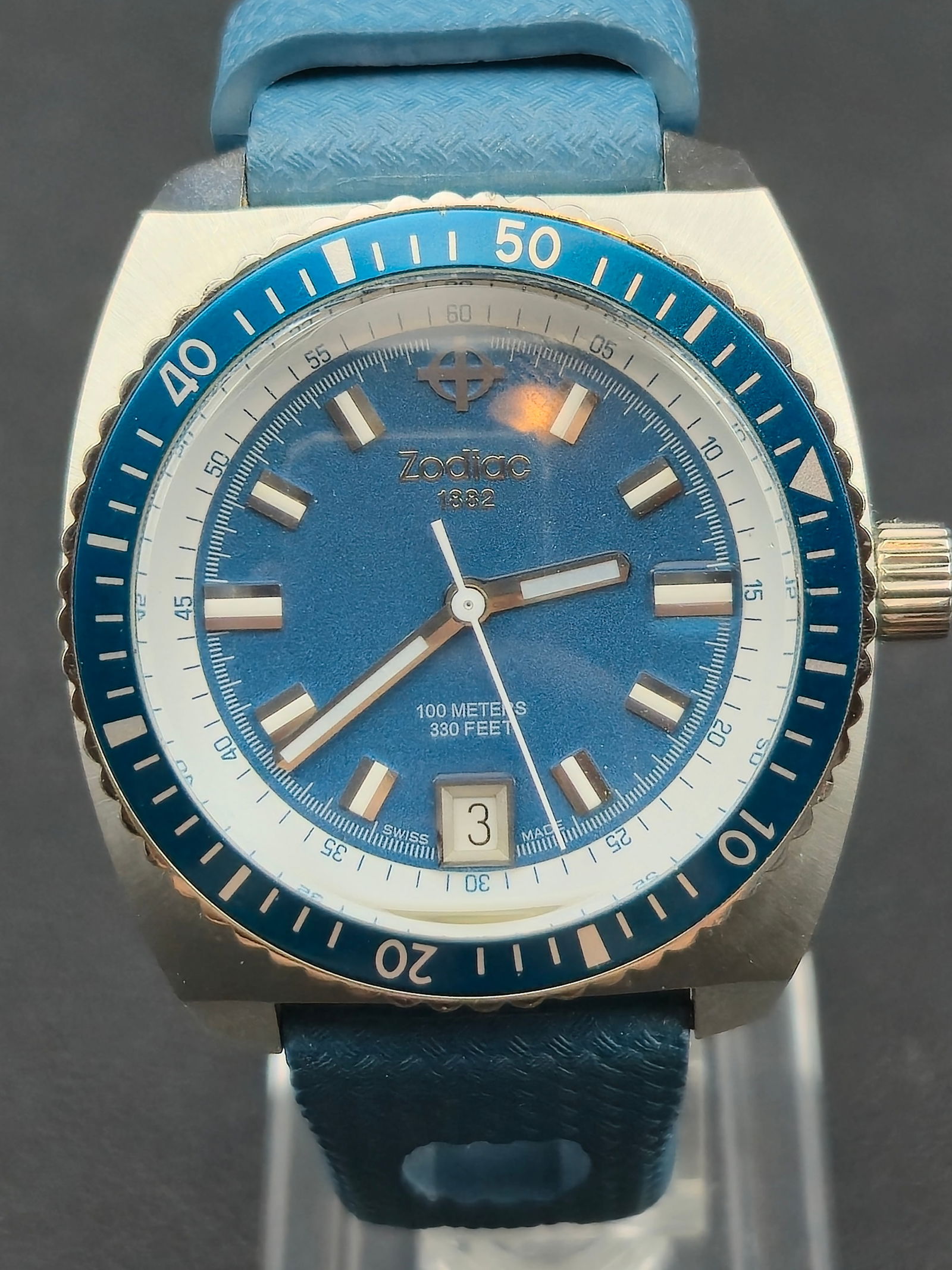 Zodiac Sea Dragon Zo2282 Blue Dial Swiss Quartz Diver (1 of 9)