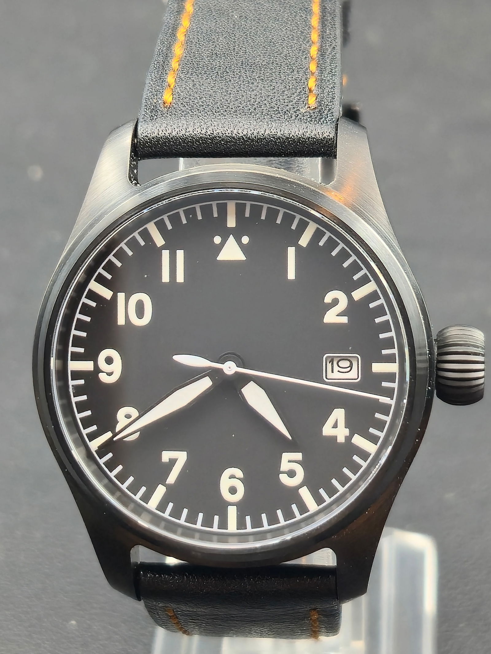 Pilot-Style Automatic Watch – TMI NH35A 24J Movement, Sapphire Crystal, 200M WR (39mm, Mint: mint-condition aviator-style automatic wristwatch powered by the TMI NH35A (Seiko Time Module Inc.) 24-jewel mechanical movement — known for its reliability, hacking seconds, and hand-winding capabi