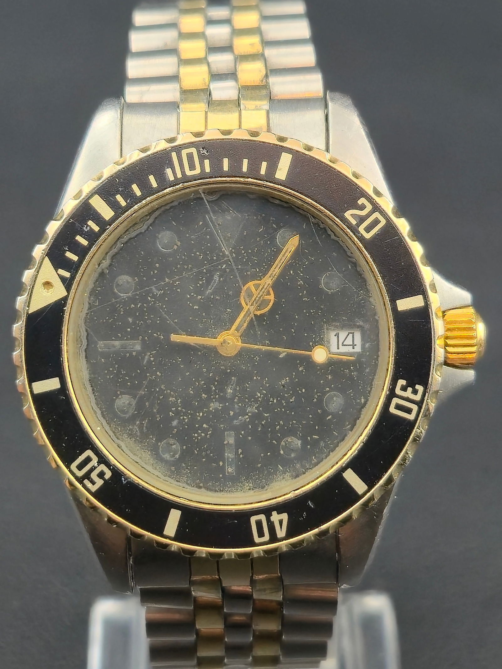 TAG Heuer 980.020 N Two-Tone 200 M Diver Quartz Wristwatch (1 of 10)