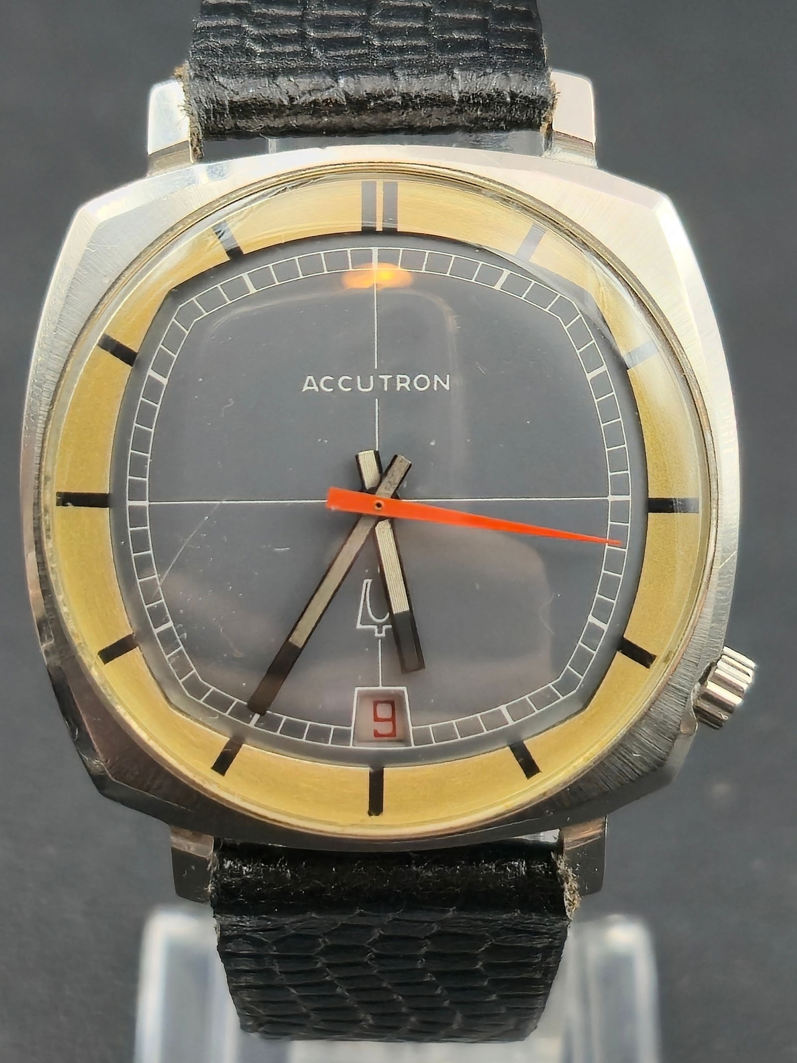 Bulova Accutron 2181 TV-Case Bullseye Dial Tuning Fork Watch (1971, 35.8 mm, Runs (1 of 9)